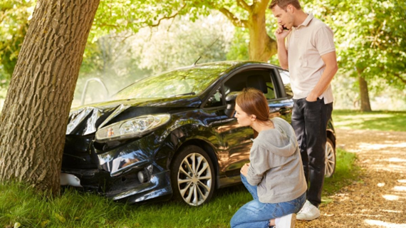 Couple call for help following a car accident