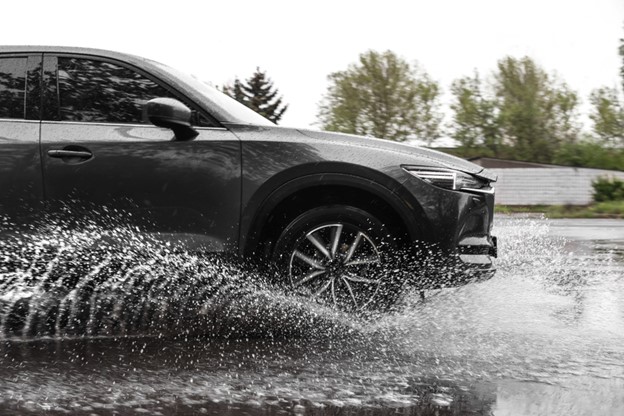10 Helpful Tips For Driving In The Rain