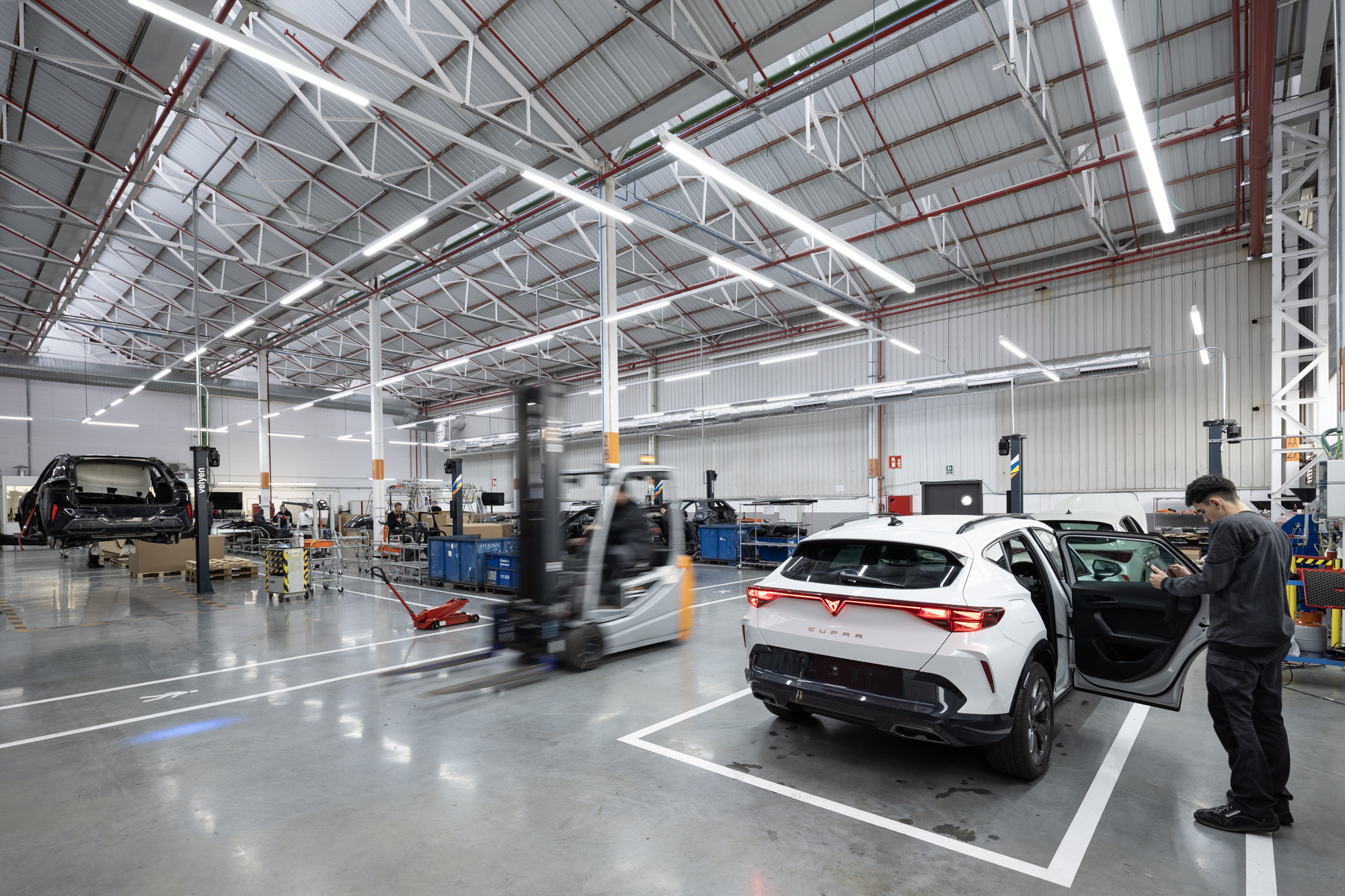 SEAT & CUPRA potwierdzają swoje zaangażowanie w zrównoważony rozwój, uruchamiając Circular Economy Hub w Zona Franca.