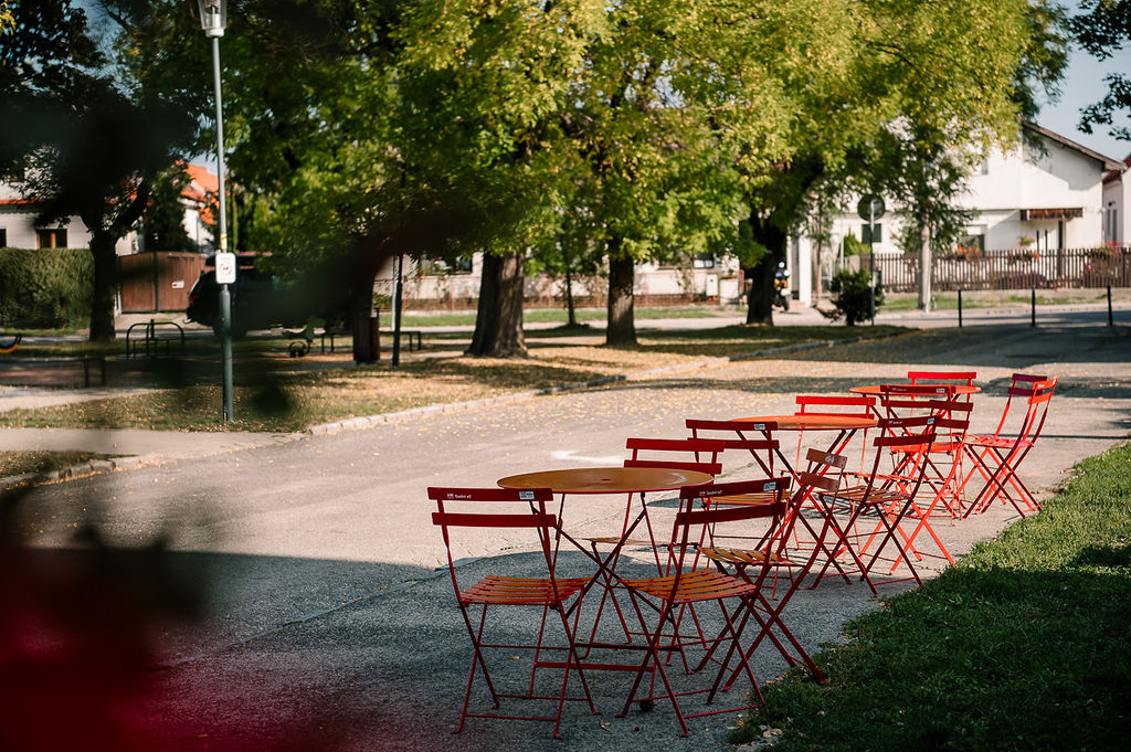 Voľne dostupné sedenie sa vráti do mestských častí už v apríli. Zdroj foto: archív BKIS