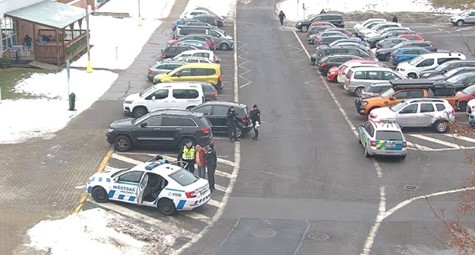 Trenky v mrazu, alkohol v sauně i noční drama