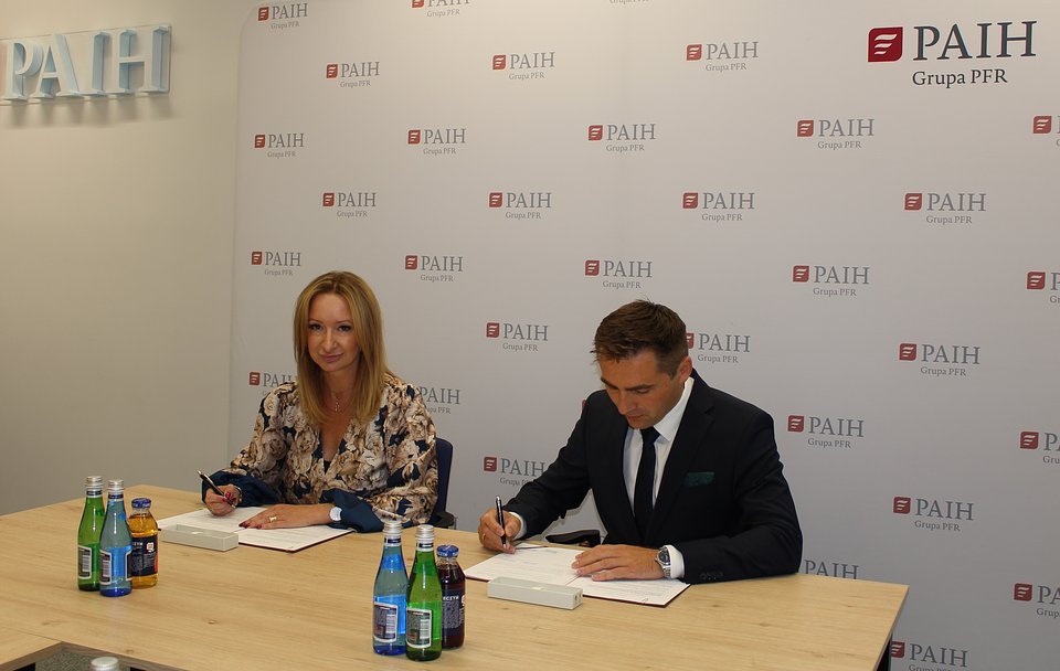 Patrycja Sass-Staniszewska, prezes Izby Gospodarki Elektronicznej oraz Paweł Kurtasz, Prezes Polskiej Agencji Inwestycji i Handlu