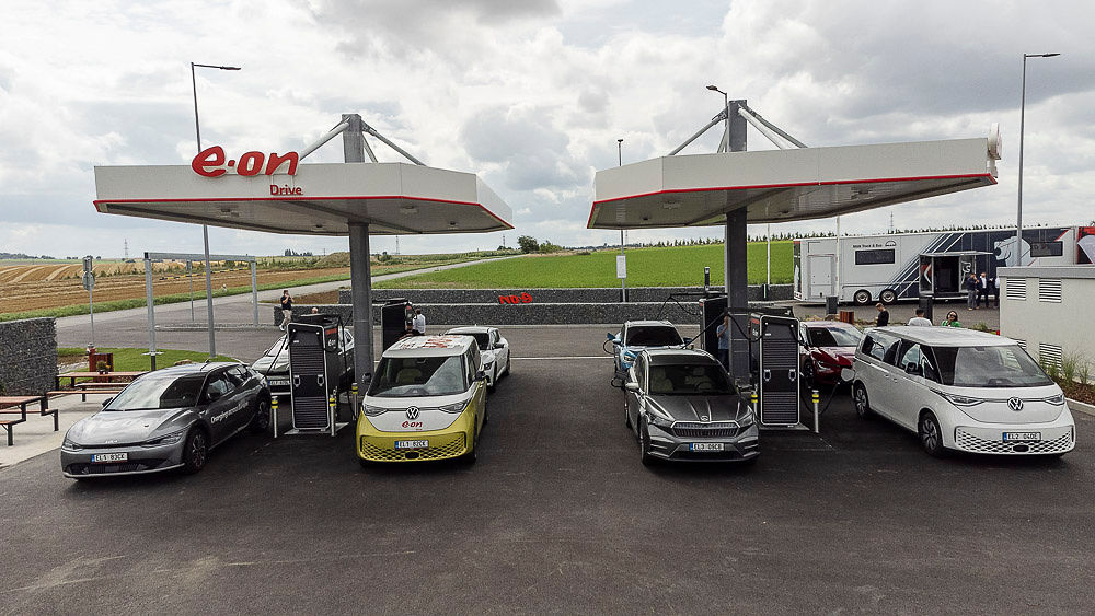 Elektromobilita očima Čechů: Výsledky průzkumu ukazují rozpor mezi dojmy a realitou