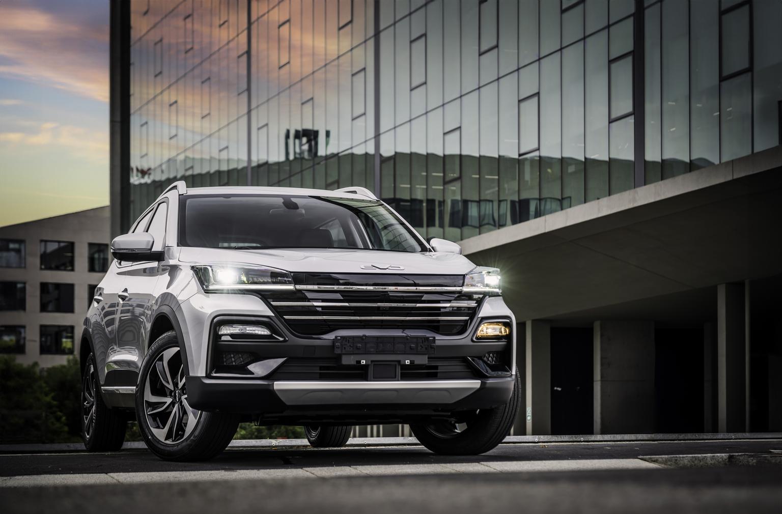 EVO Cuatro přijíždí do Česka. Každý den si ho jeden návštěvník brněnského showroomu vyzkouší s plnou nádrží na celý den zdarma