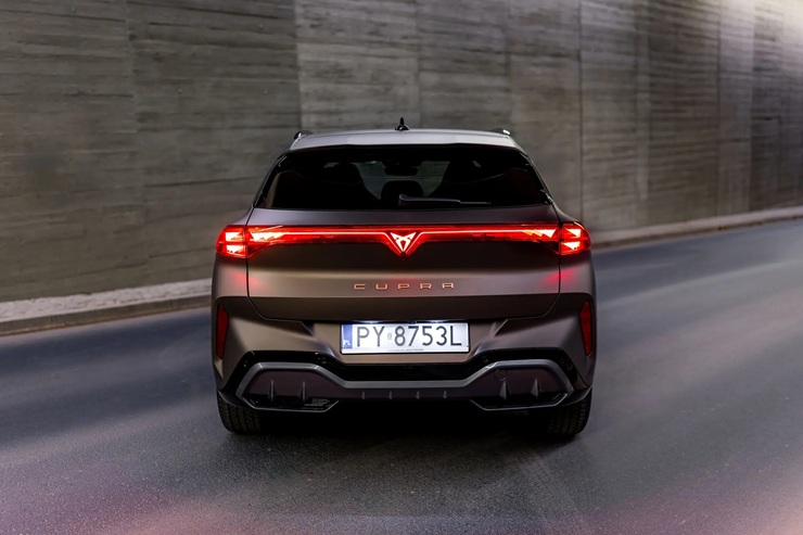 118 km na prądzie i 272 KM sportowych emocji. CUPRA Terramar e-HYBRID
