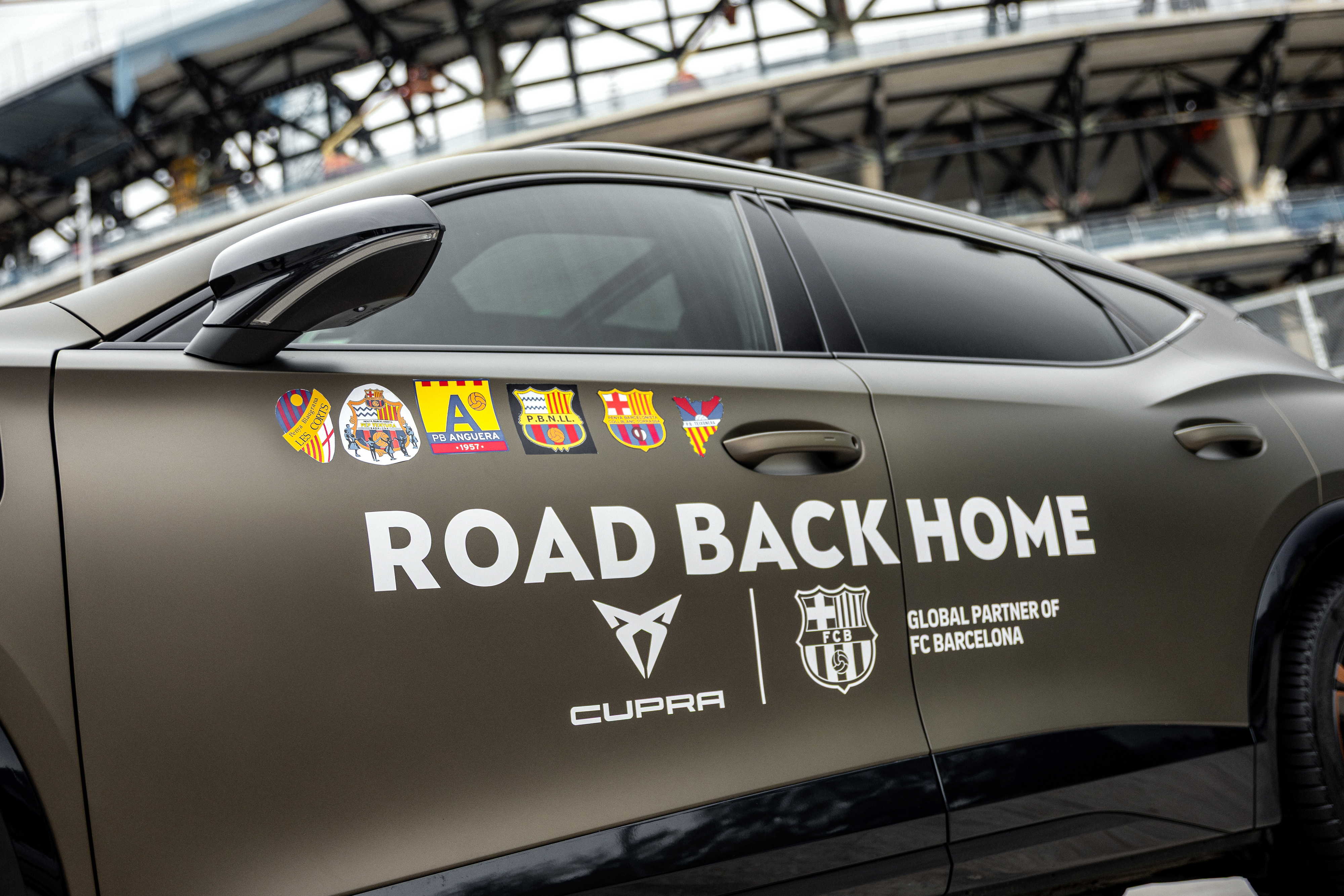 CUPRA świętuje powrót FC Barcelony na Spotify Camp Nou kampanią „The Road Back Home”, która łączy się z kibicami Barçy.