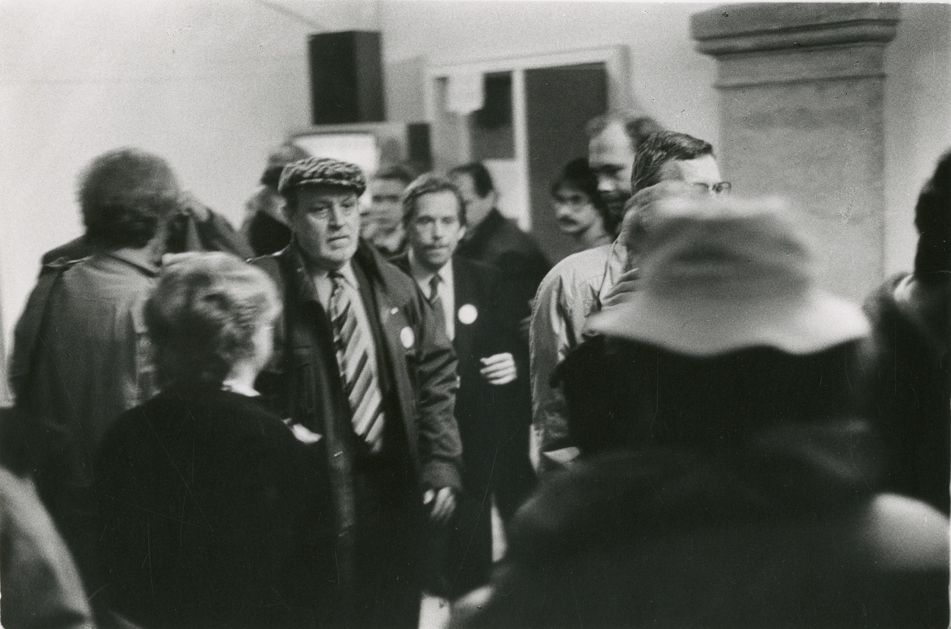 Dagmar Hochová, Z cyklu Aurora (Radim Palouš, Václav Havel), Praha, listopad 1989