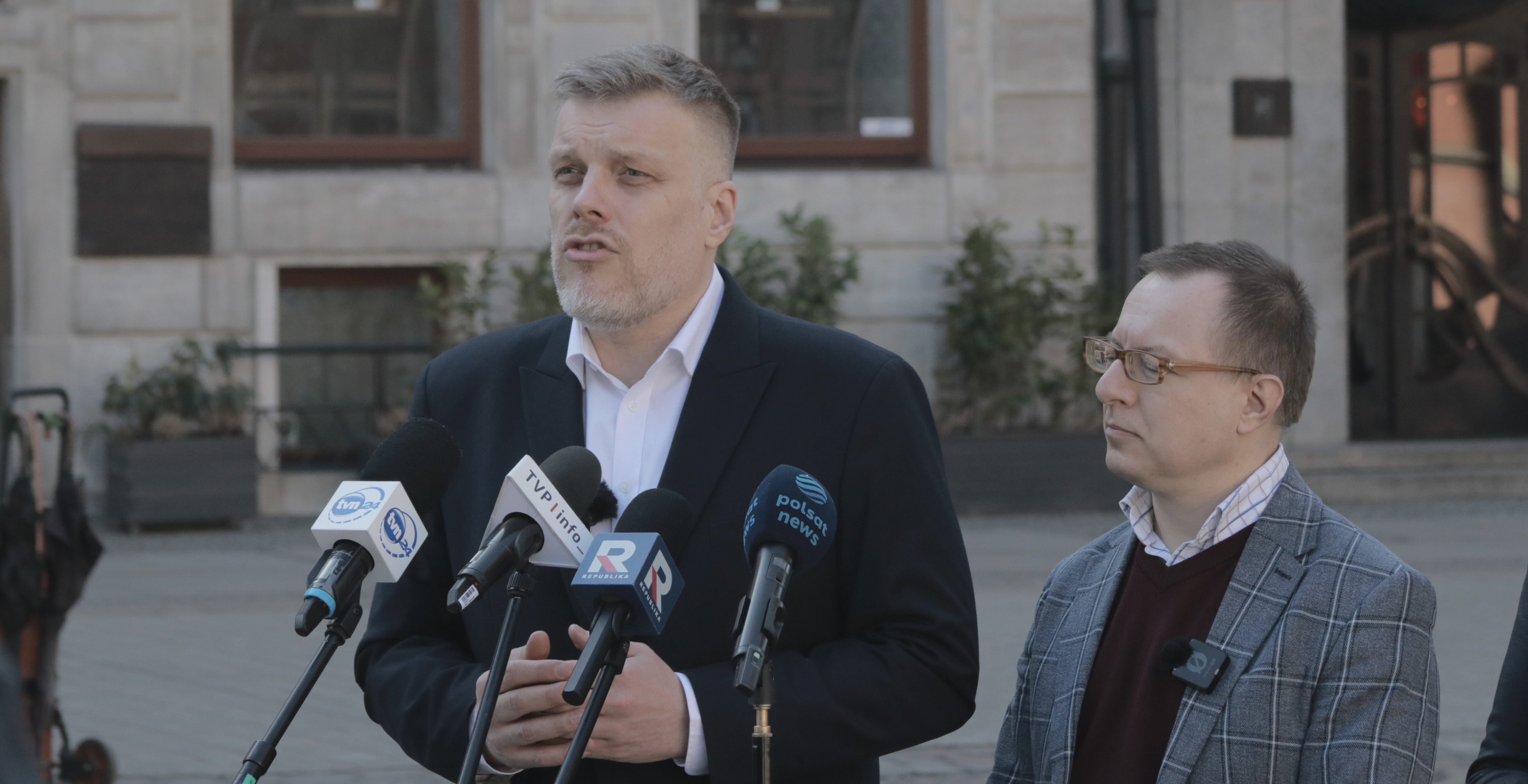 Zandberg z rozwiązaniem sporu o SAFE: program SAFE + Atom