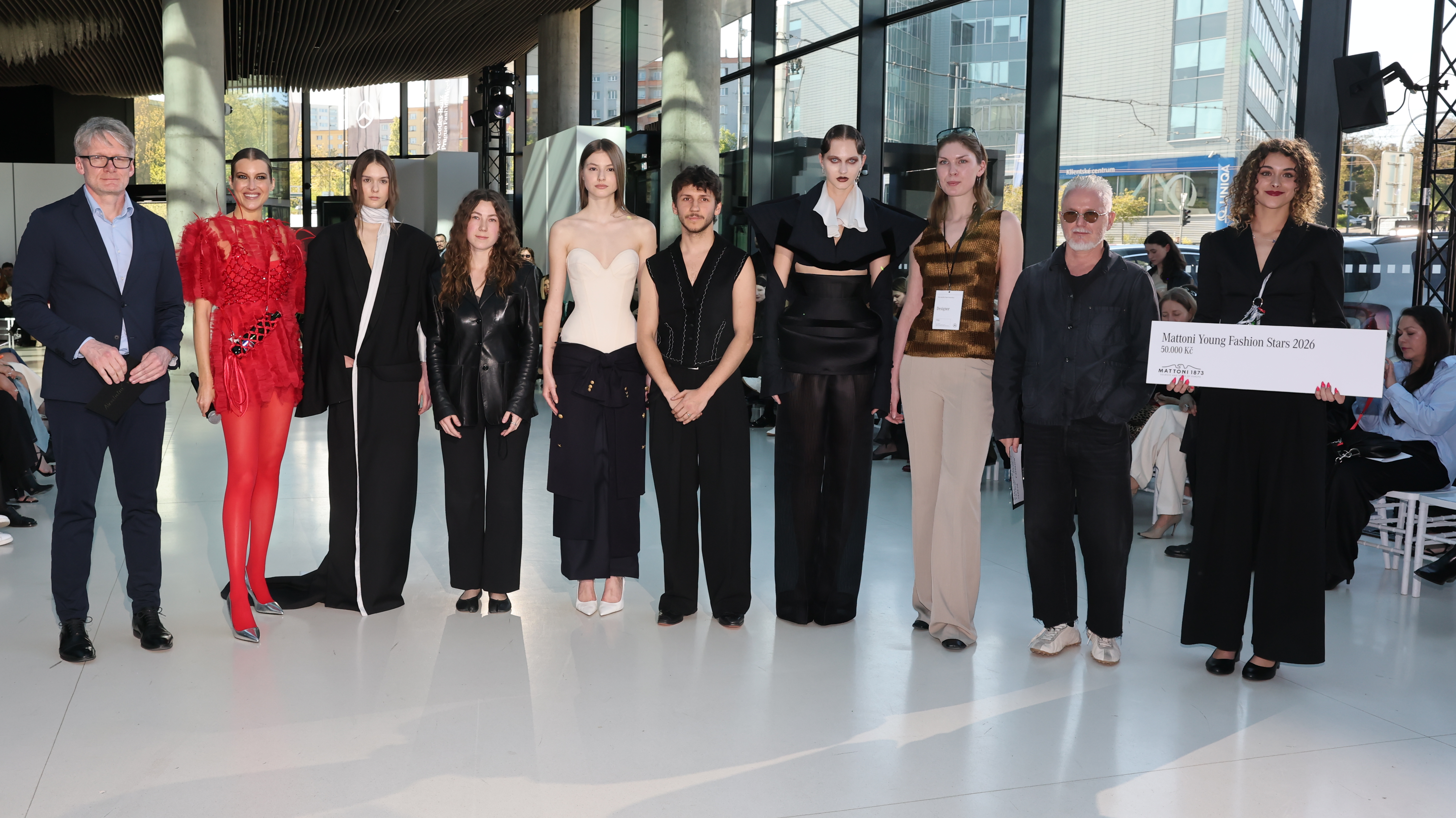 Může ze saka ze secondhandu vzniknout model na červený koberec? Účastnící třetího ročníku Mattoni Young Fashion Stars dokazují, že ano