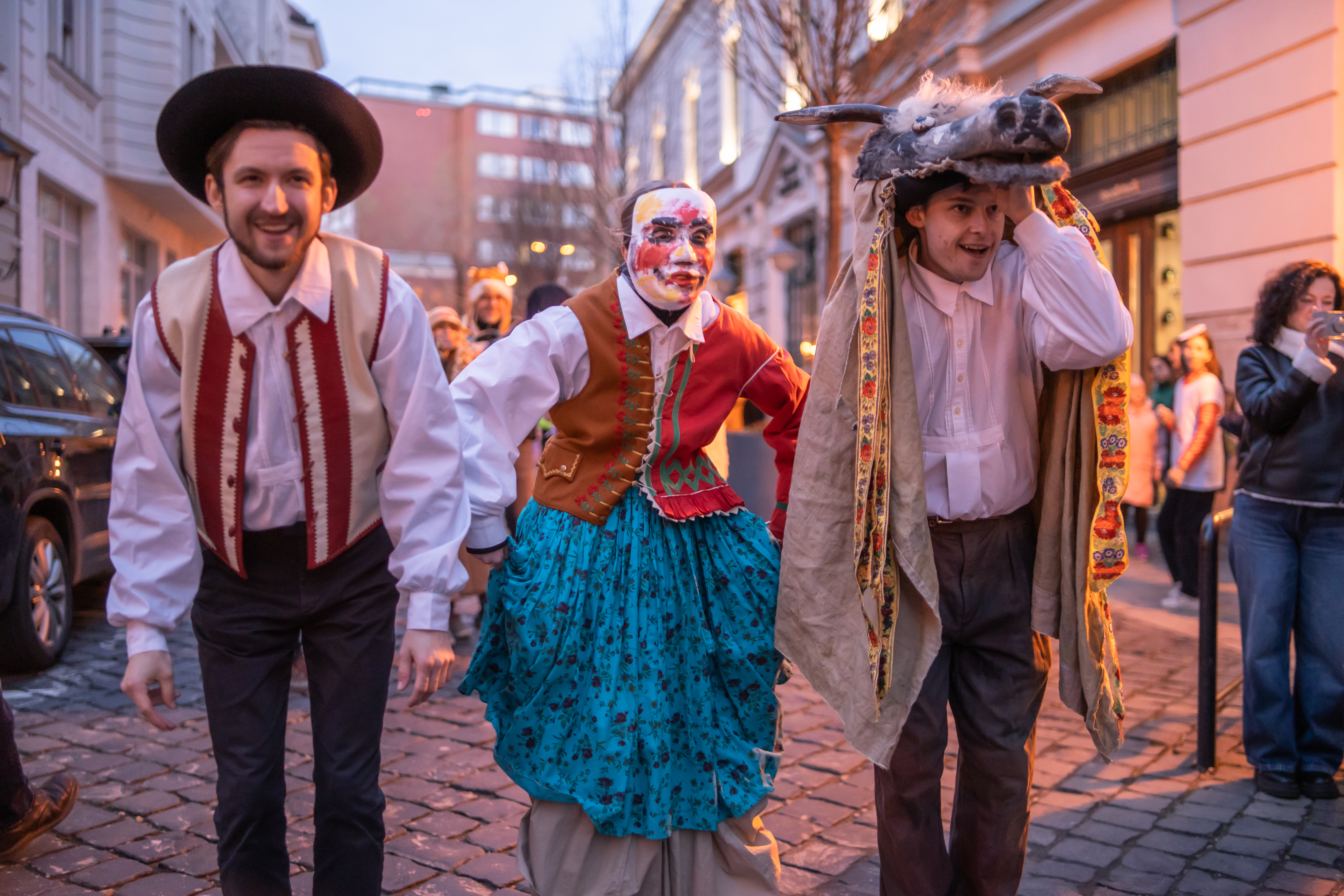 Fašiangový sprievod spojí tento rok miestne tradície so zvykmi z iných krajín. Zdroj foto: archív BKIS