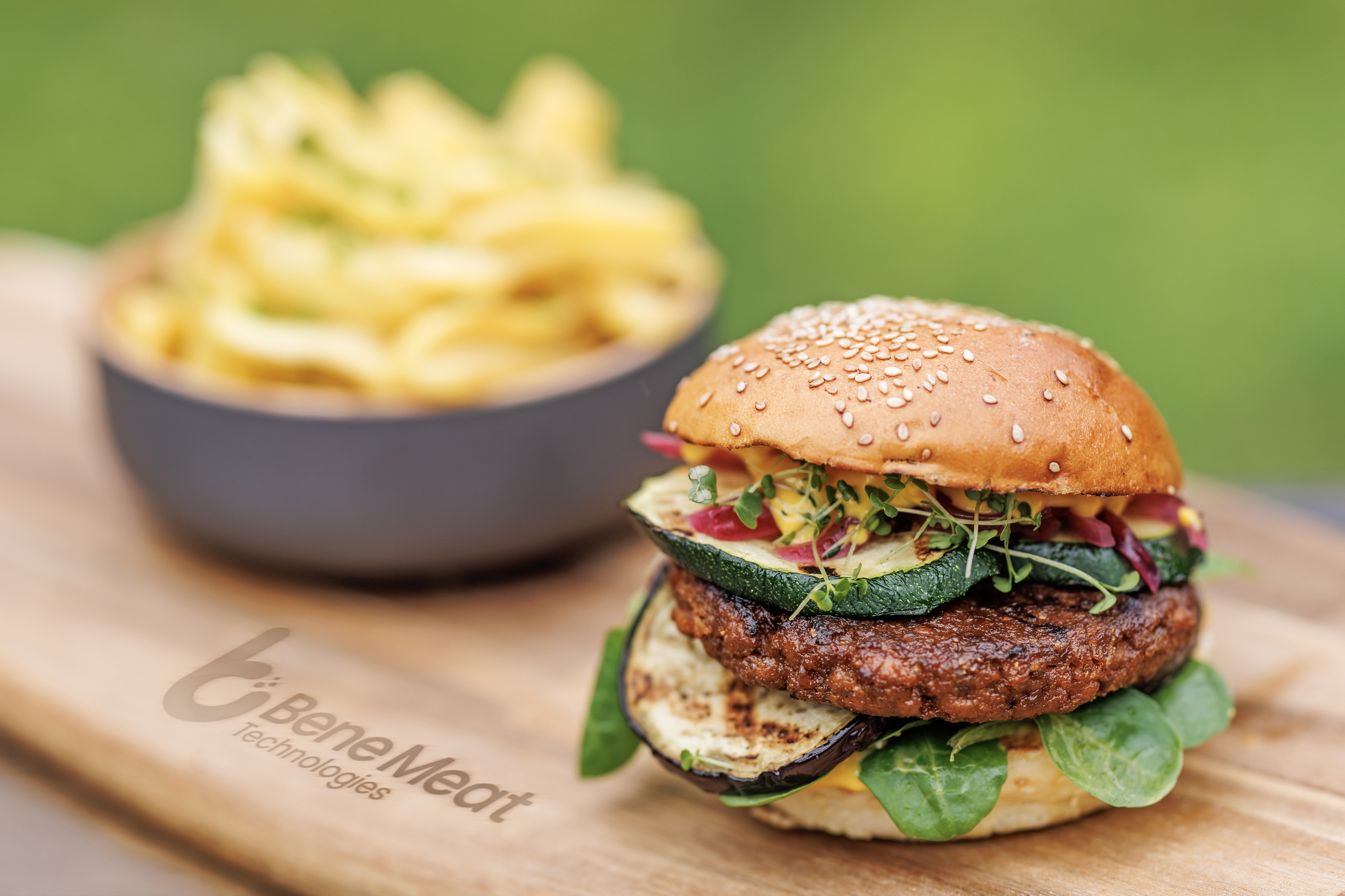 Harvested not slaughtered - cultivated beef burger from BeneMeat - real beef