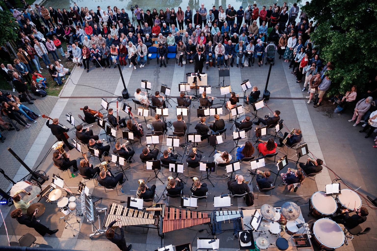 Filmové melodie, emoce i premiéry pod hvězdami: JAMU rozezní centrum Brna