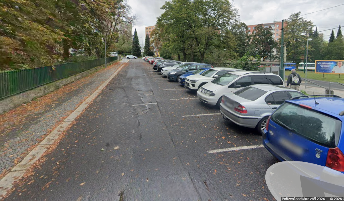 U konečné tramvaje se bude opravovat chodník
