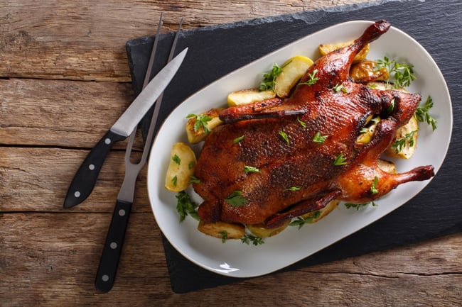 Češi slaví Svatého Martina ve velkém: Rohlik.cz přináší bohatou nabídku hus, kachen i svatomartinského vína