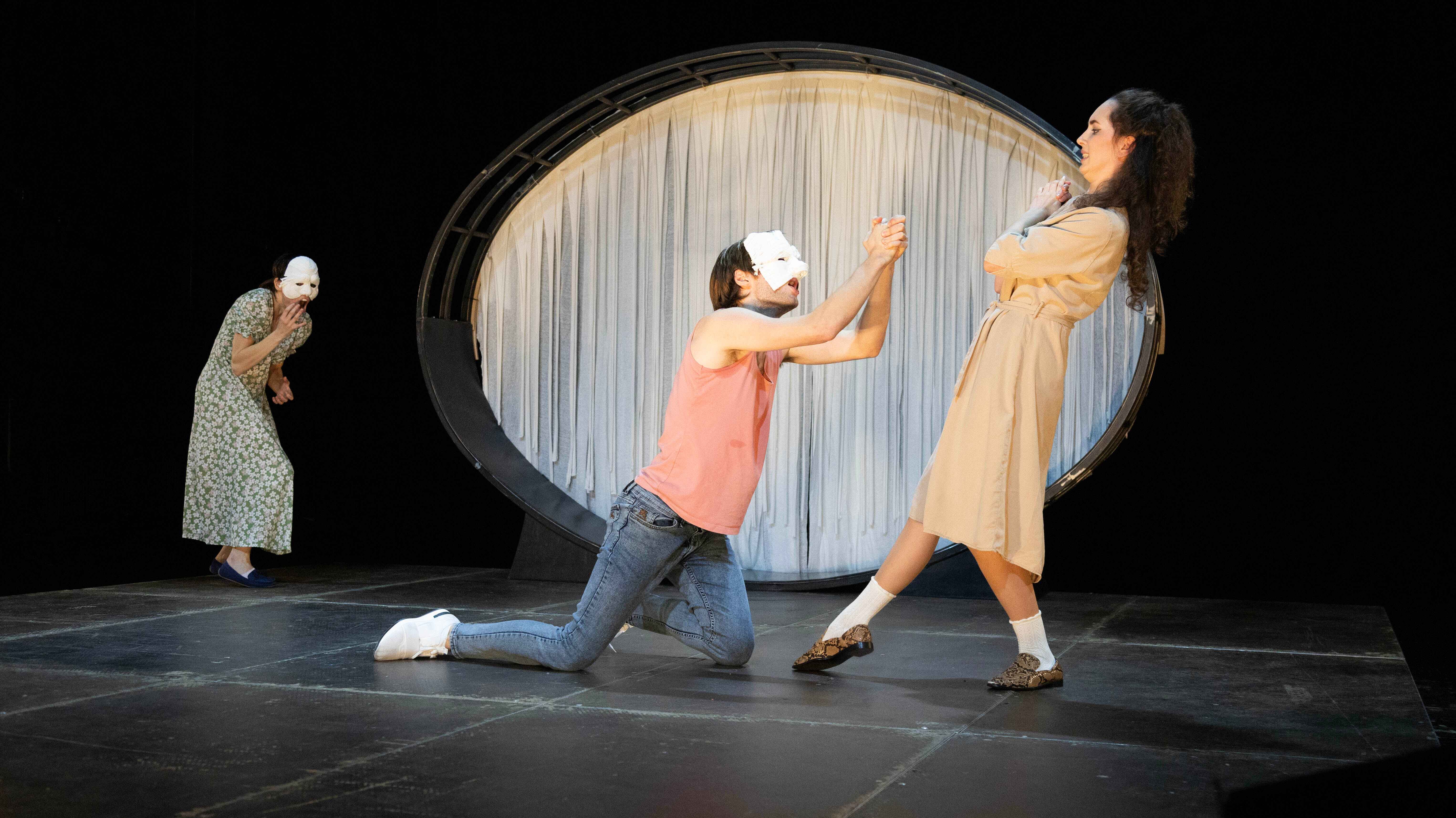 Contemporary Mask Comedy: The Dreamers 