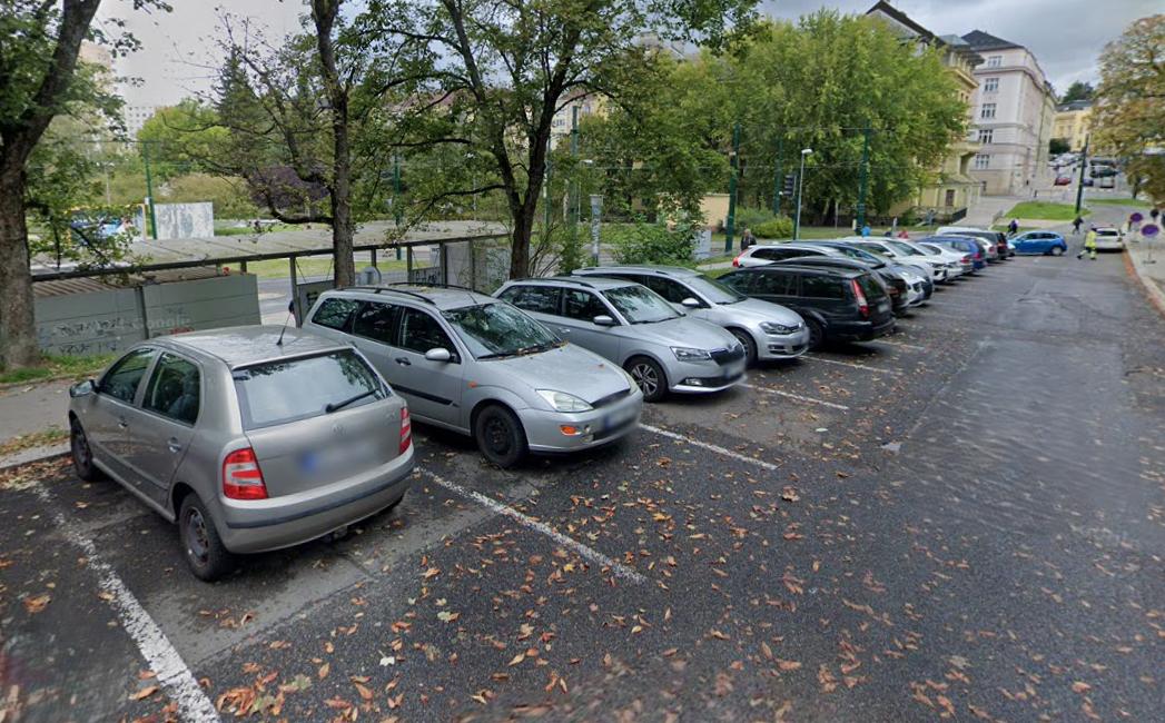 Ulice U Balvanu bez parkovného