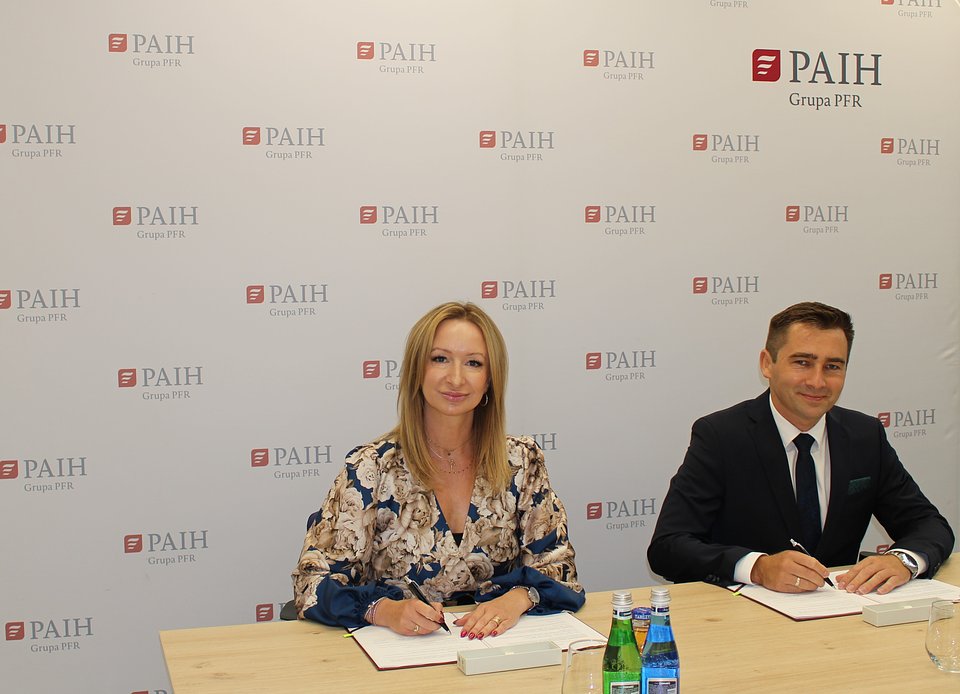 Patrycja Sass-Staniszewska, prezes Izby Gospodarki Elektronicznej oraz Paweł Kurtasz, Prezes Polskiej Agencji Inwestycji i Handlu