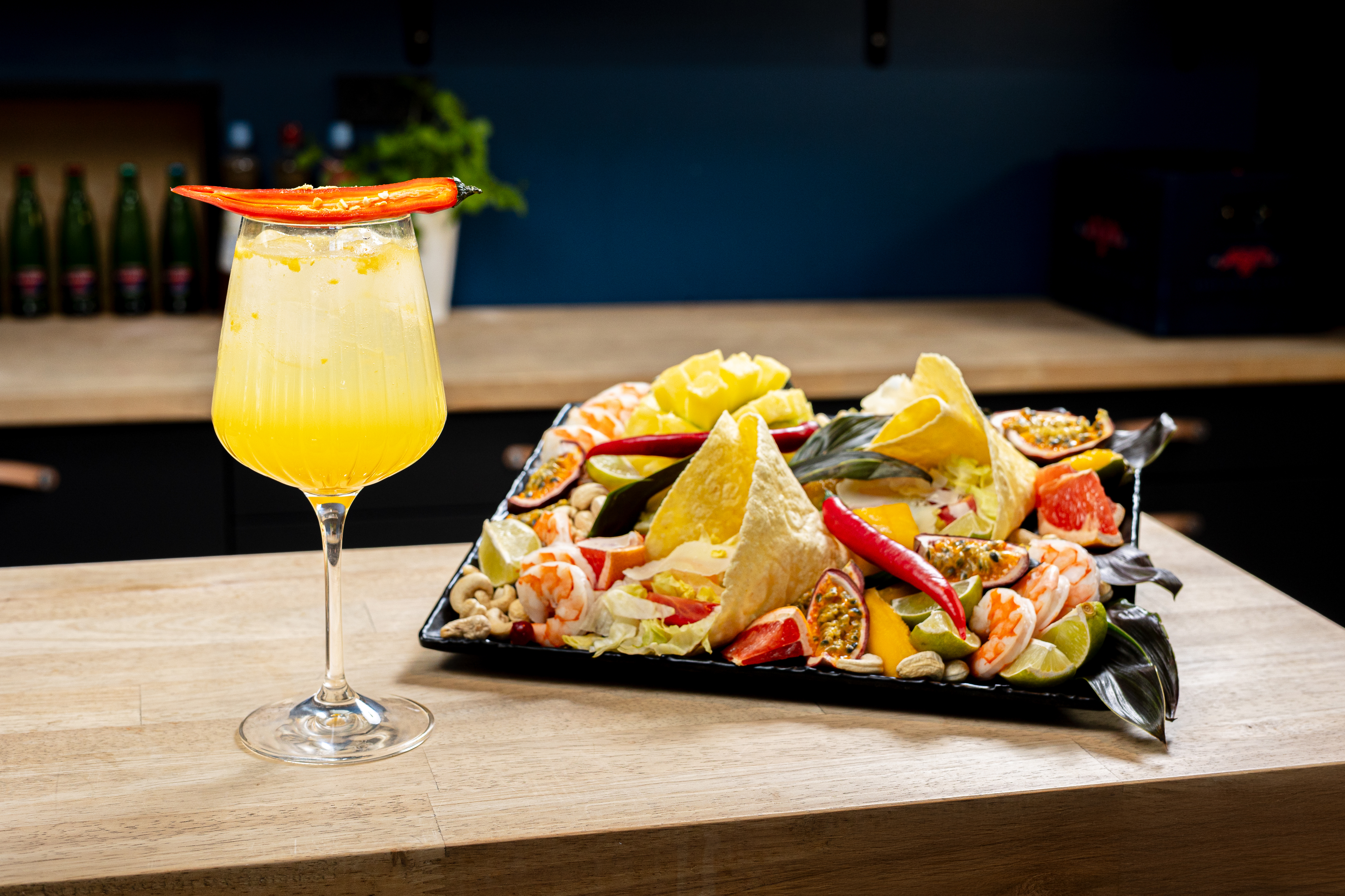 •	MANGO TIME: Exotický koktejl s pikantním podtónem se skvěle doplňuje s krevetami, quesadillou či kešu oříšky. Ovocné tóny nápoje podtrhne exotické ovoce, jako je mango, maracuja nebo citrusy.