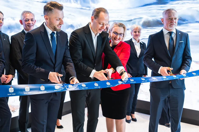 Oddział w centrali PKO Banku Polskiego już otwarty dla klientów