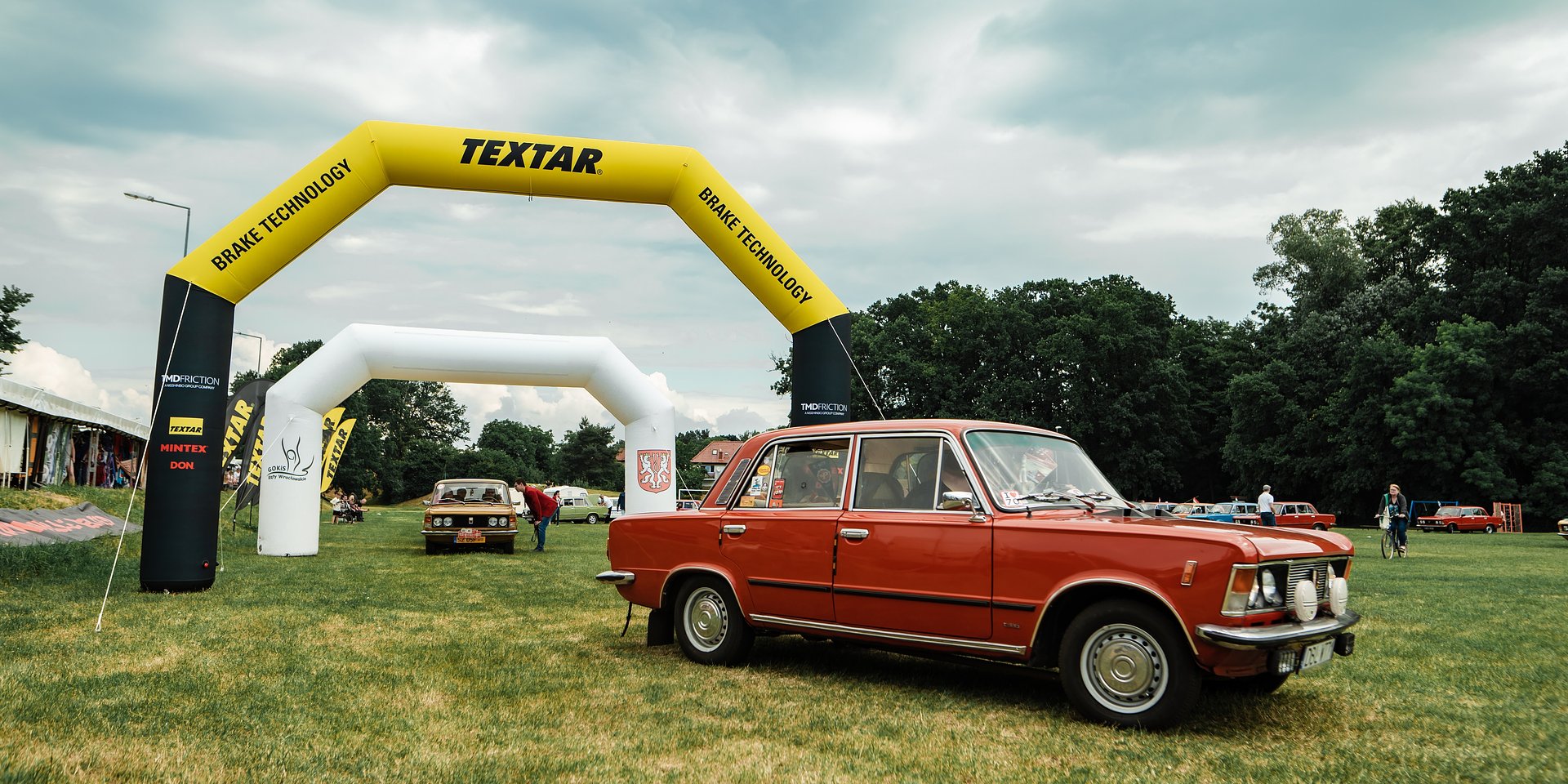 Rekordowi kierowcy znów razem – relacja z obchodów 50. rocznicy Rekordów Polskiego Fiata