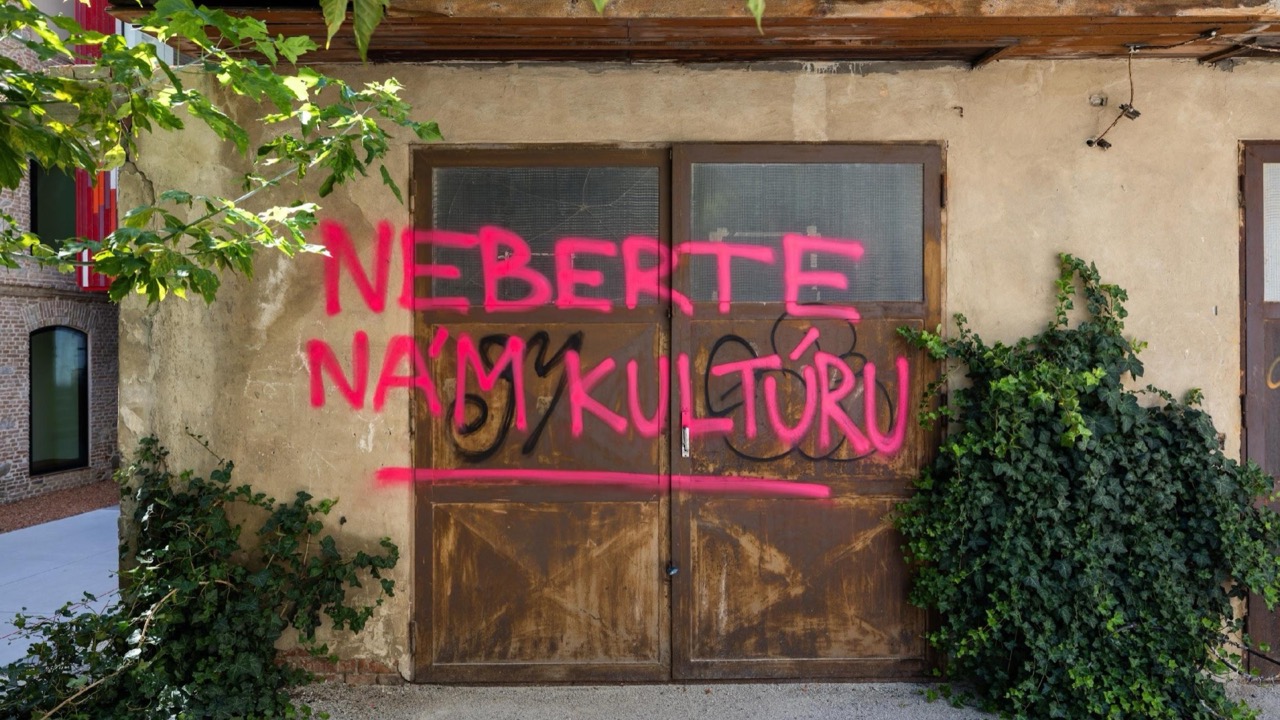 Miro Gajdoš a Braňo Matis, NEBERTE NÁM KULTURU, 2024. © Leontína Berková