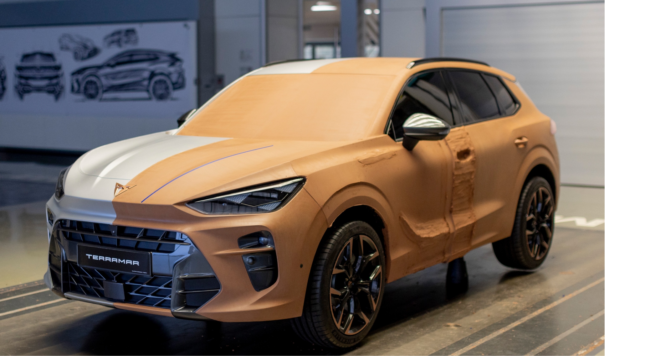 CUPRA Terramar: zobacz, jak z pięciu ton gliny powstaje model nowoczesnego, sportowego SUV-a