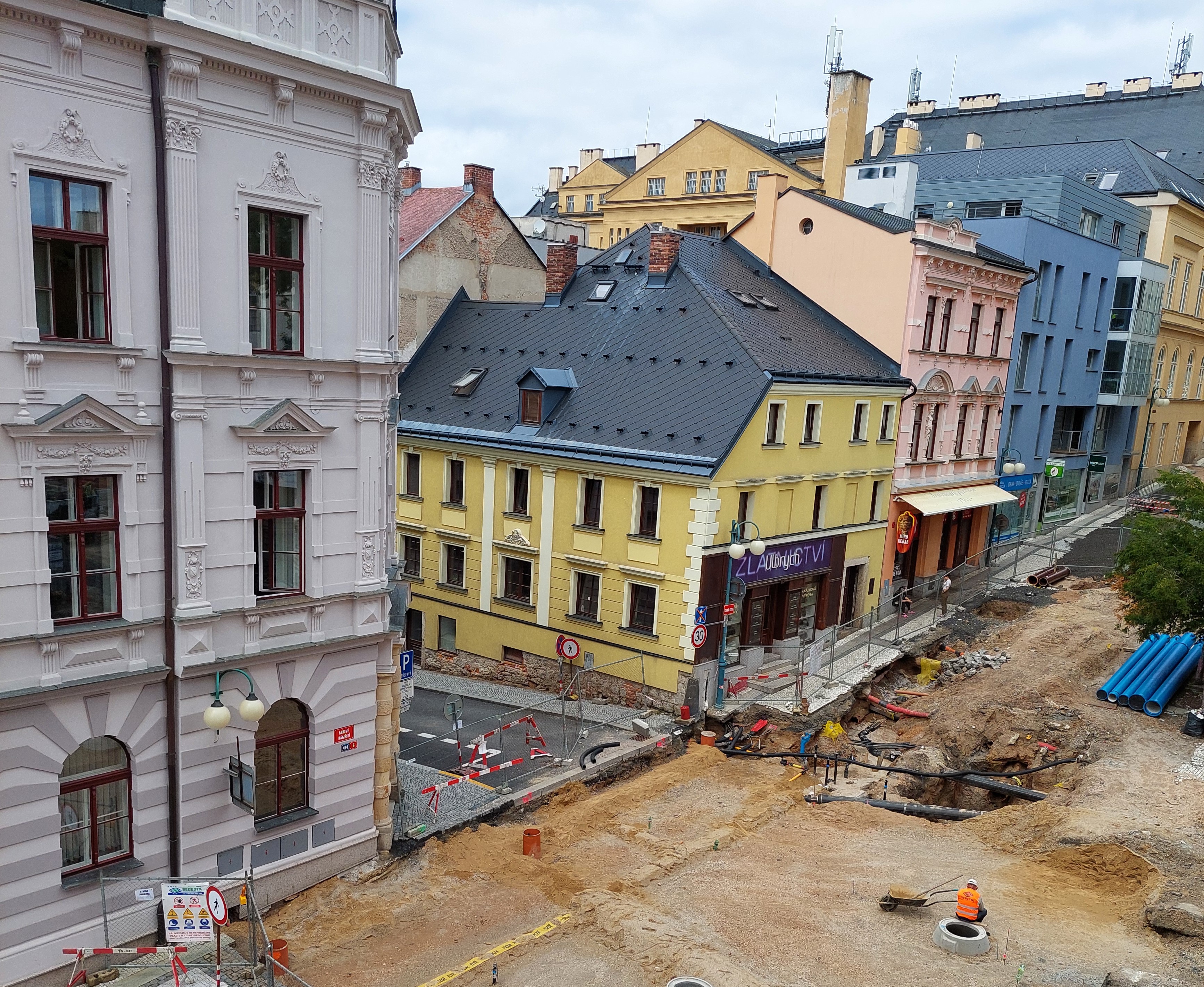 Uzavírka v centru Jablonce n. N. bude pokračovat i v srpnu