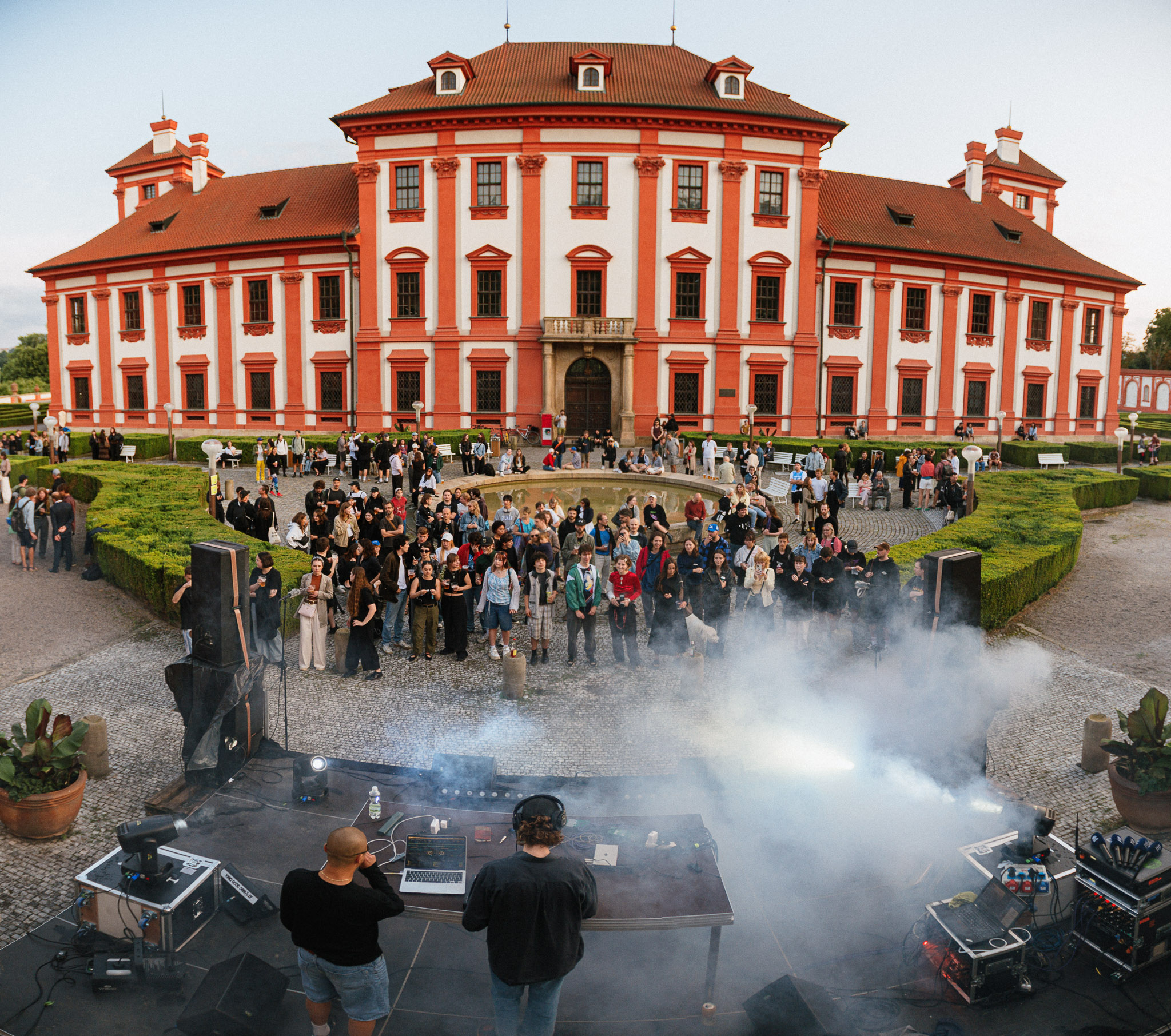 Riviéra I, II, III – série hudebních večerů a vernisáží