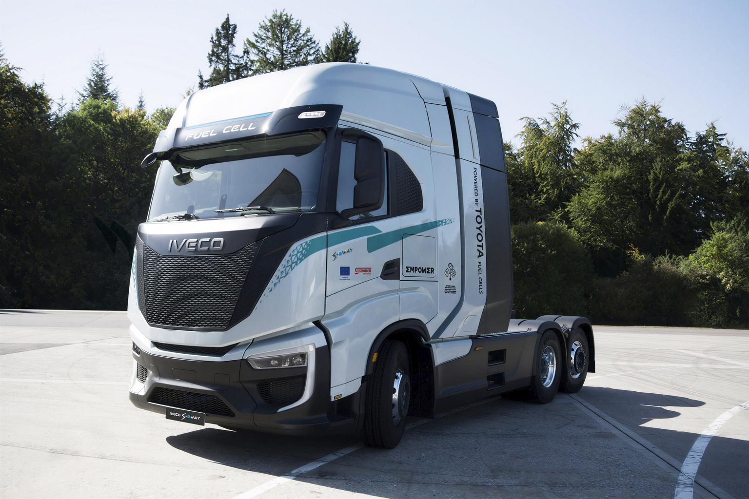 IVECO a Toyota spojují síly při vývoji nové generace těžkých nákladních vozidel s vodíkovými palivovými články v rámci projektu EMPOWER financovaného Evropskou unií