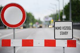 Dopravní omezení: rekonstrukce komunikací a práce na SUPŠ