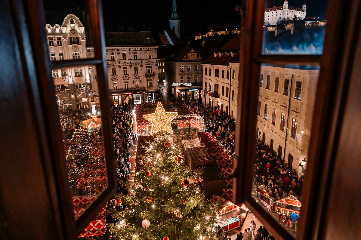 Vianočný stromček, symbol Bratislavských Vianoc, sa tento rok rozsvieti 28. novembra 2025
