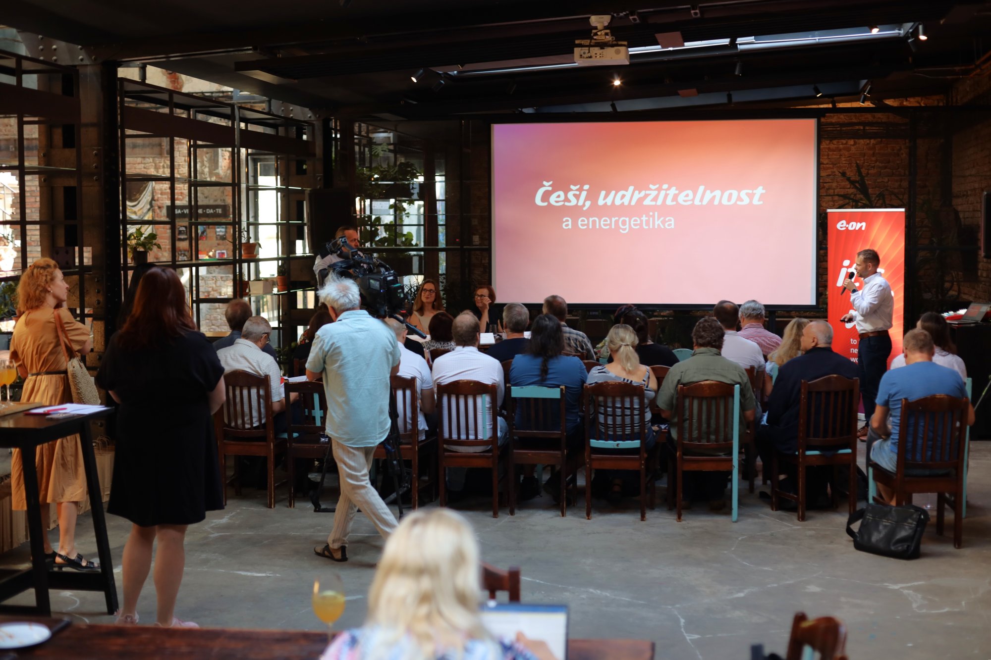 Češi pociťují dopady klimatické změny a podporují obnovitelné zdroje energie