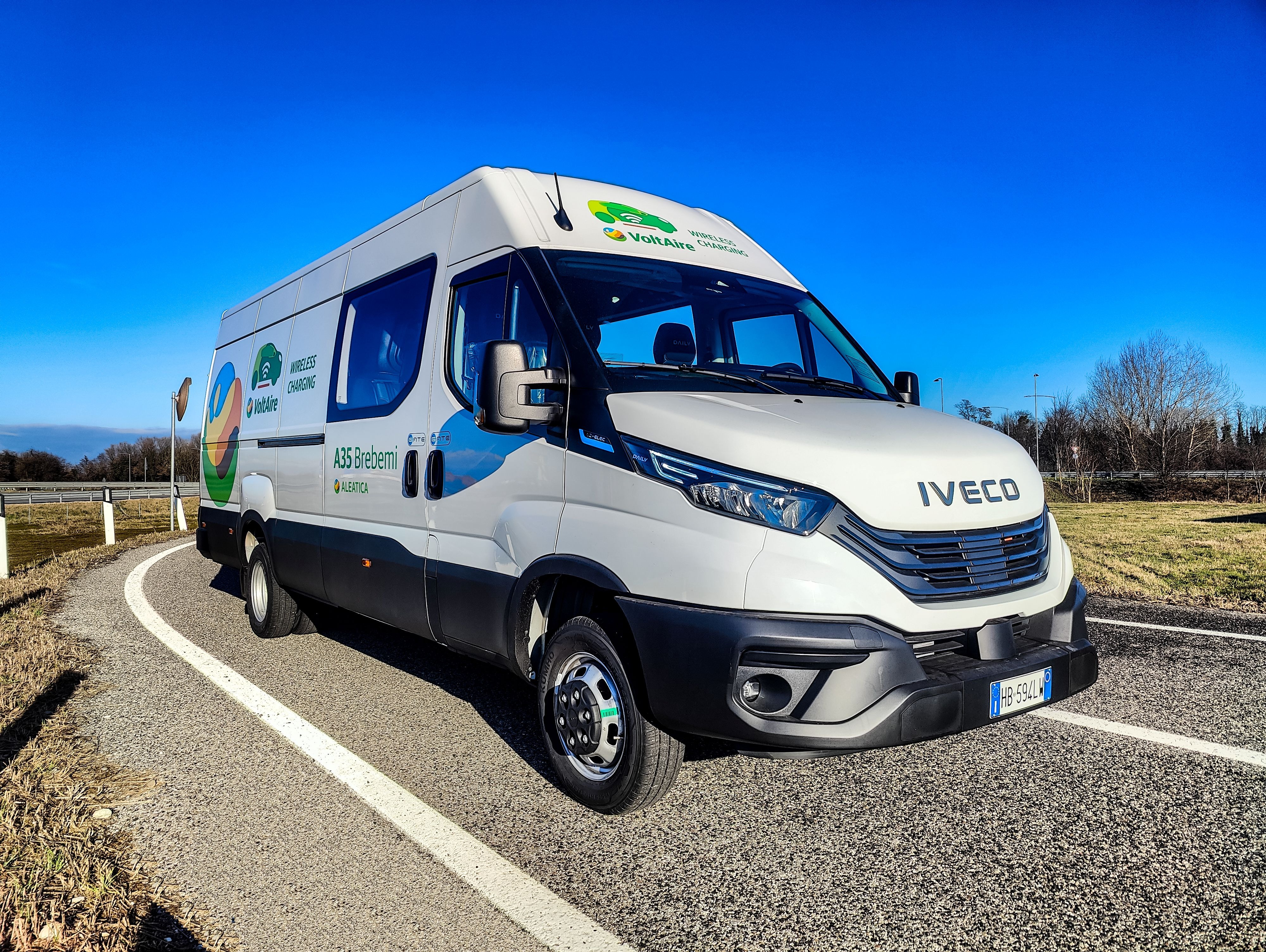 IVECO představuje první eDaily připravené pro běžný provoz s integrovaným
dynamickým i statickým bezdrátovým nabíjením