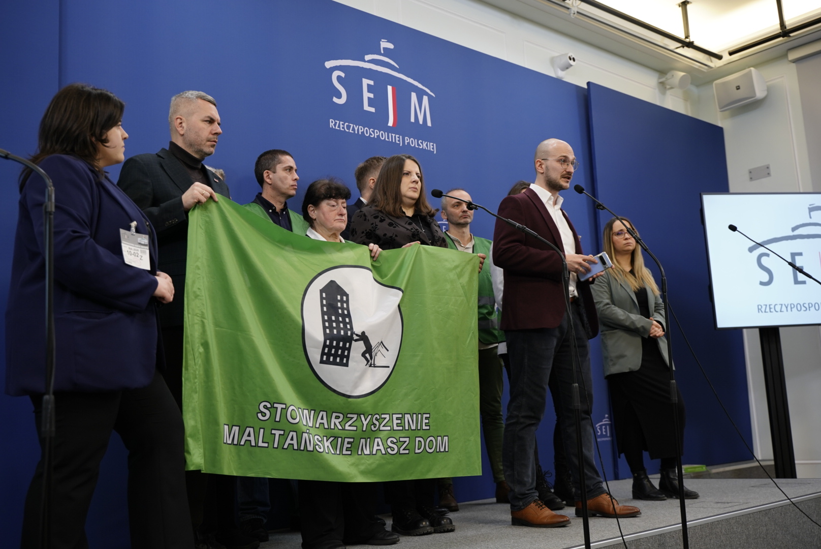 Adam Jura-Czarnecki podczas konferencji w Sejmie fot. Bartosz Miszta z Razem