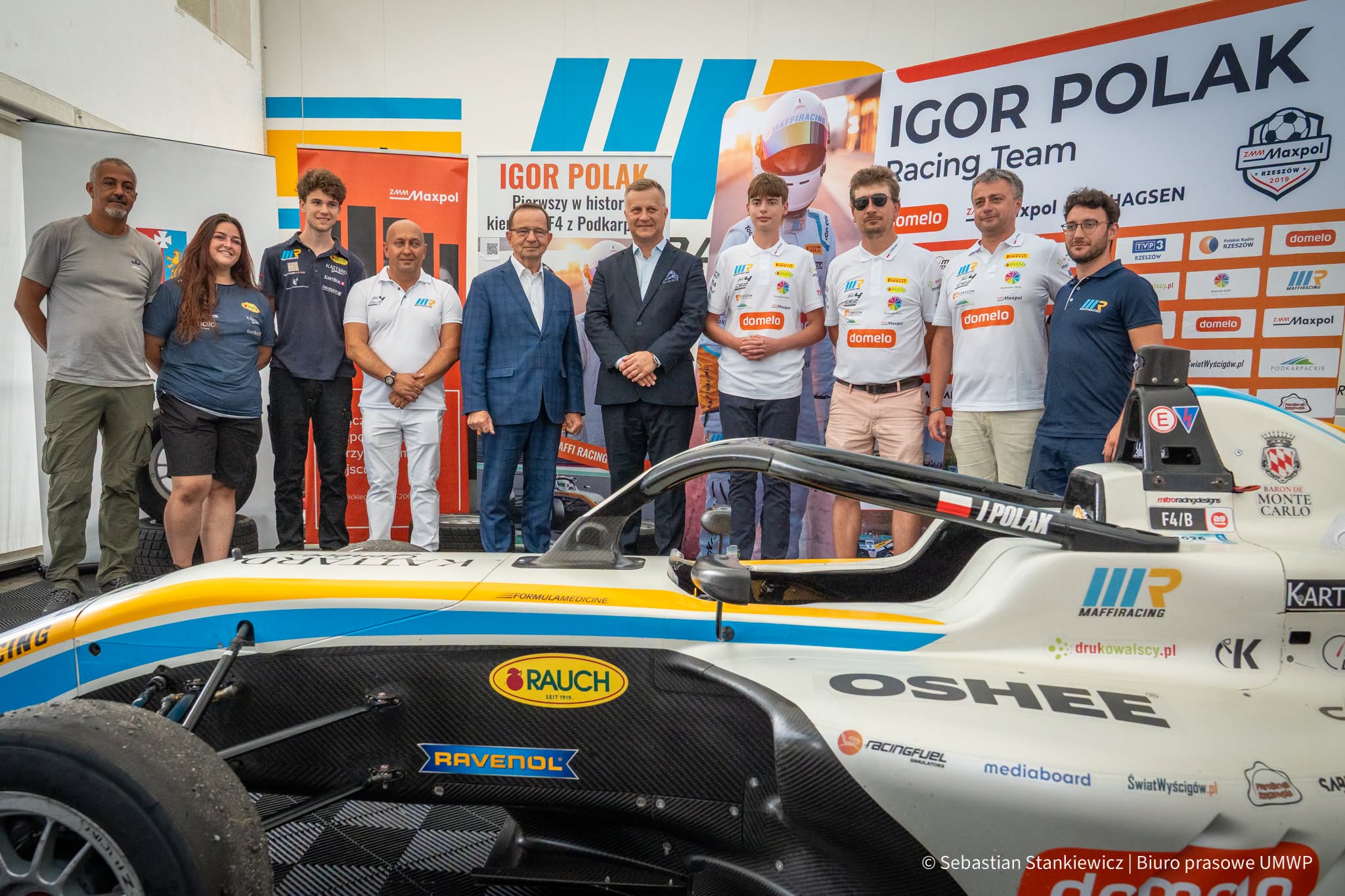Zespół Maffi Racing wraz z Wiceprezydentem Rzeszowa Marcinem Deręgowskim oraz Marszałkiem Województwa Podkarpackiego Władysławem Ortylem