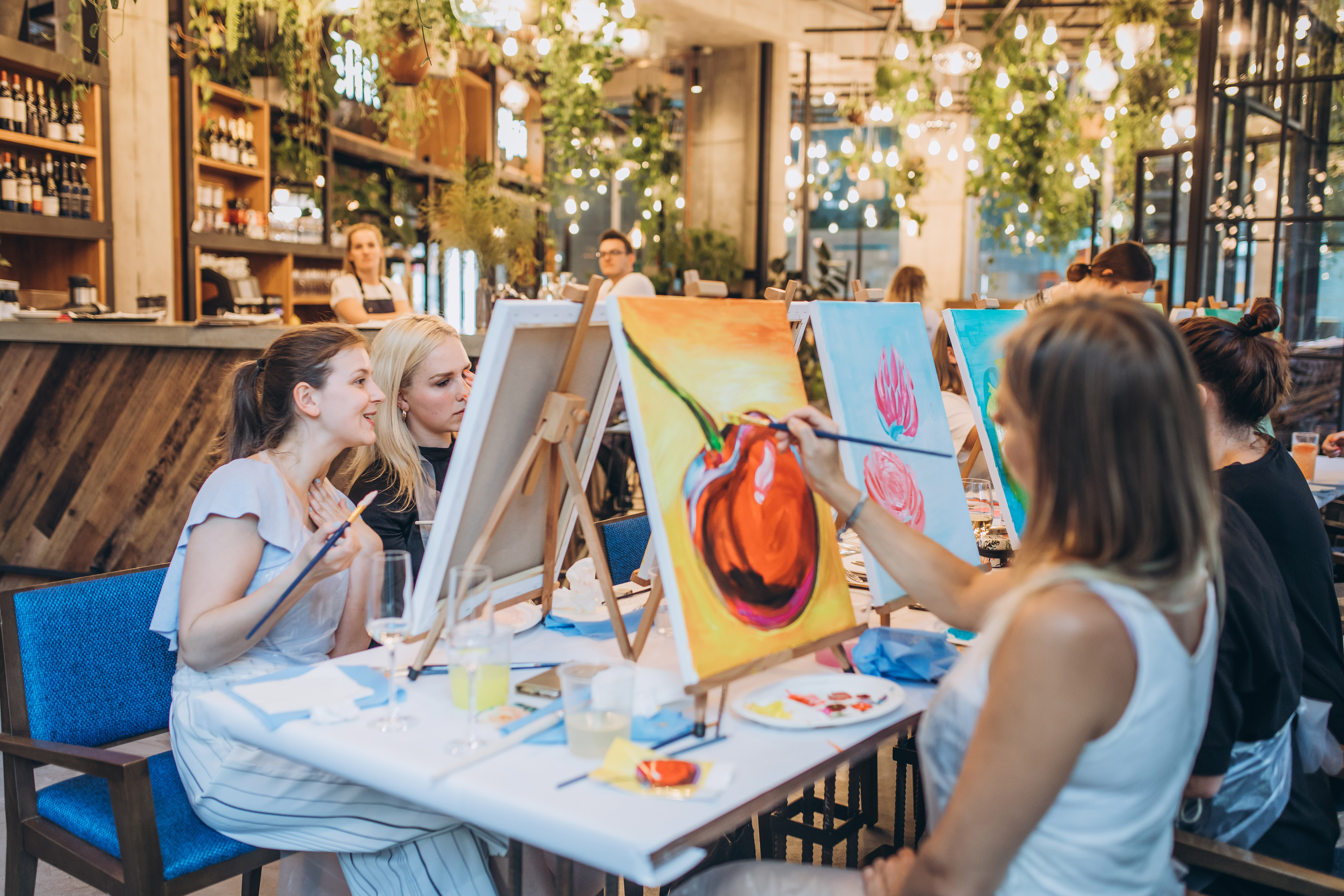 ArtMoment oslaví MDŽ svým nejikoničtějším eventem. Ve Vnitroblocku se bude malovat, tvořit i sdílet inspirace