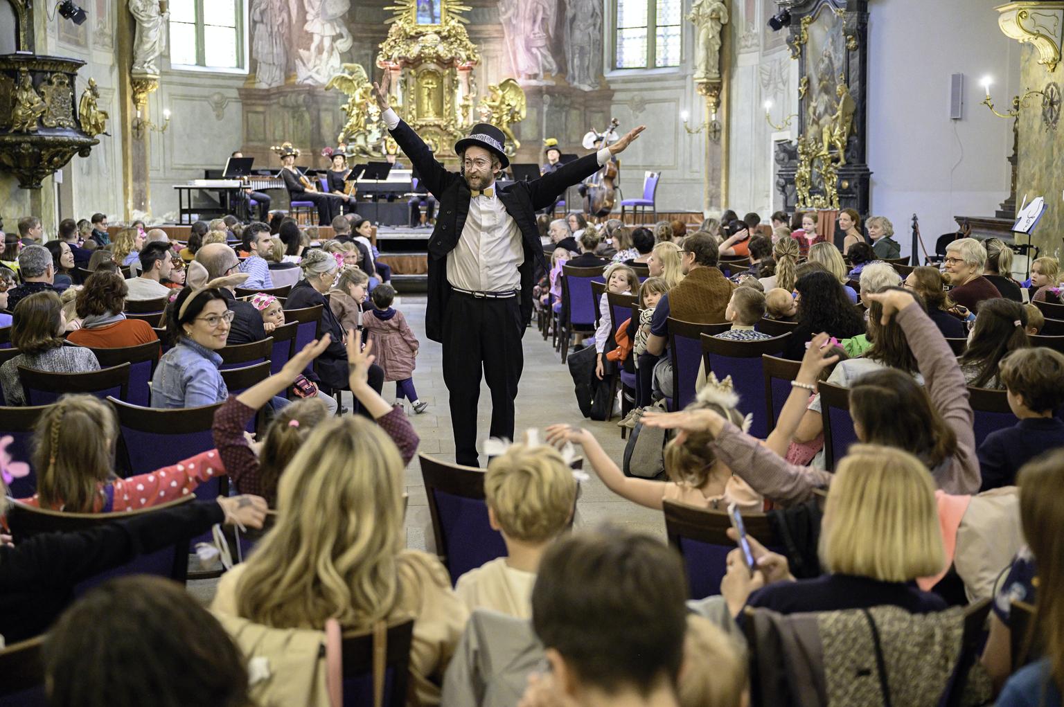 FOK zve rodiny s dětmi na hudební představení Karneval zvířat