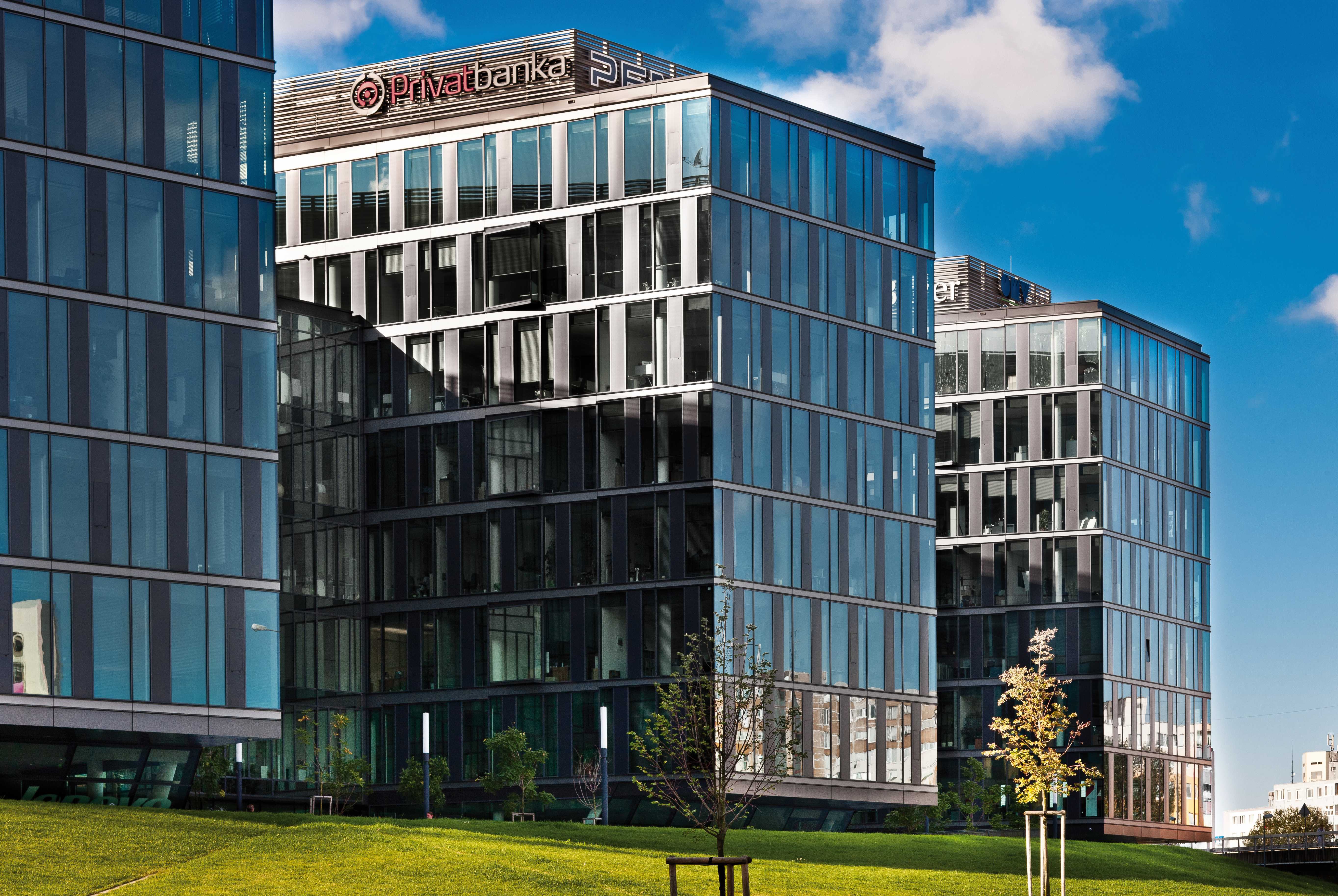 Privatbanka posilňuje vrcholový manažment: Jiří Mizera nastupuje ako Chief Operations Officer, Tomáš Dvořák je novým Chief Financial Officerom