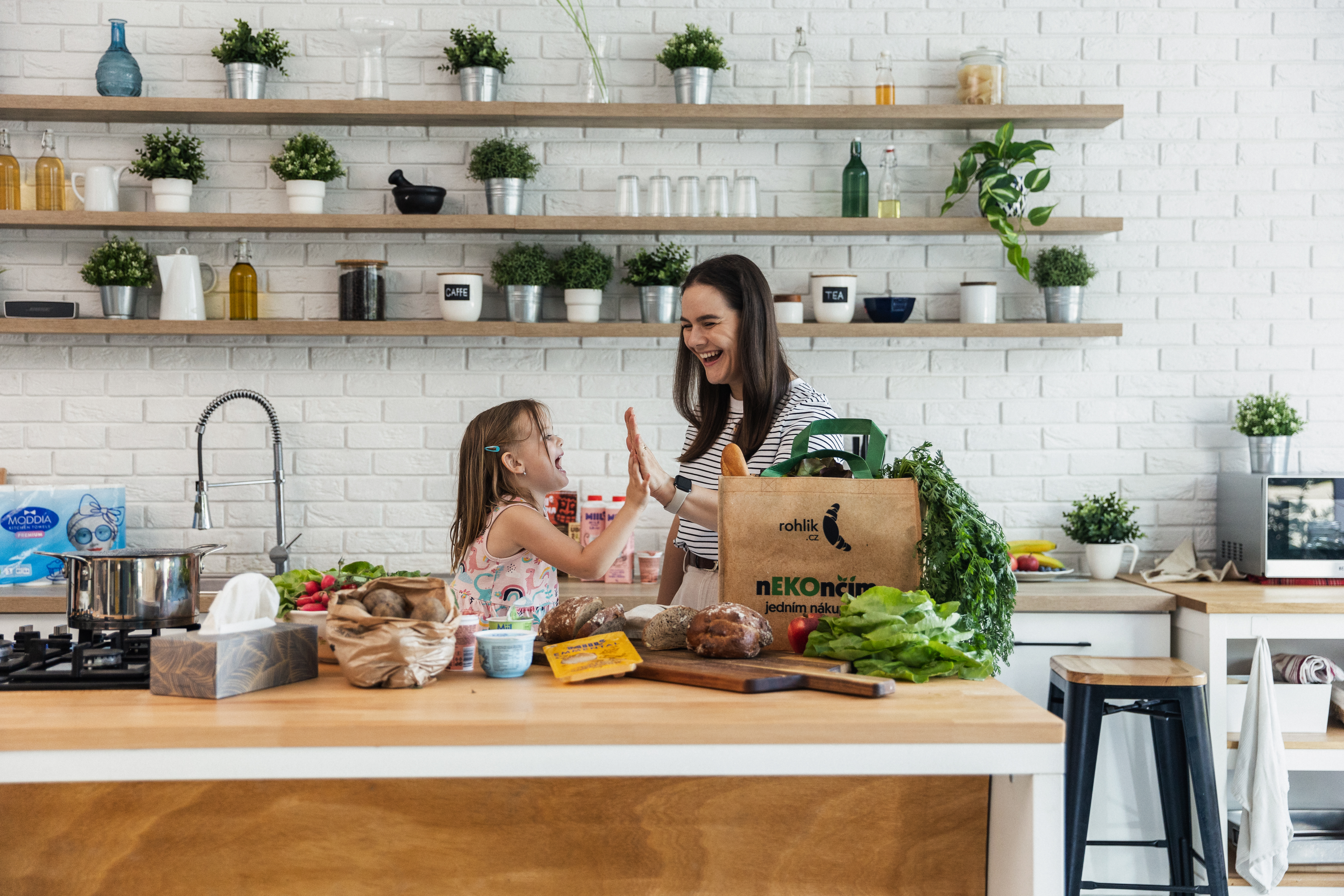 Rohlik Group spouští MAIA: AI asistenta, který zjednodušuje každodenní nákup potravin