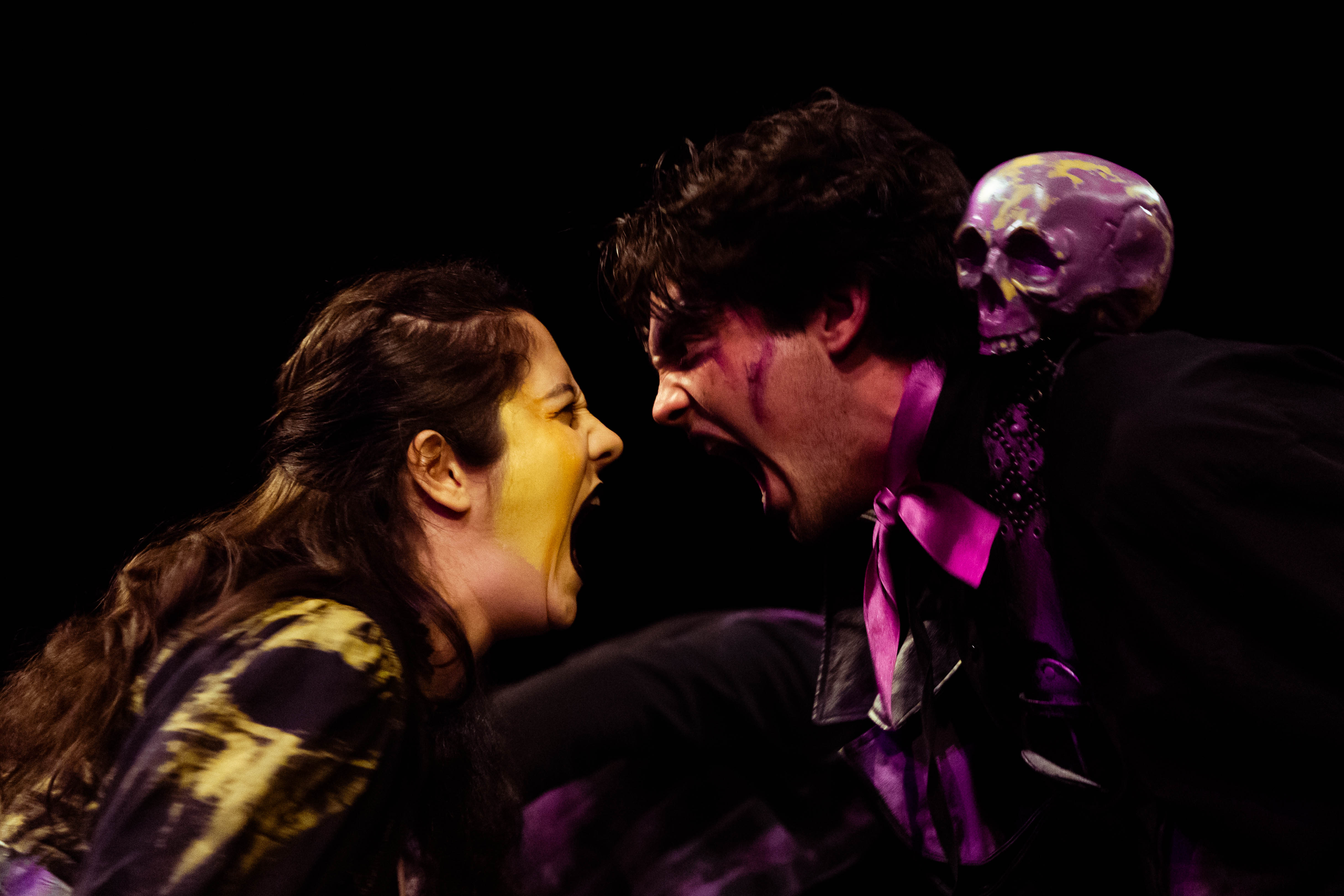 Thus with a kiss I die: Romeo a Julie… a Julie… a Julie…