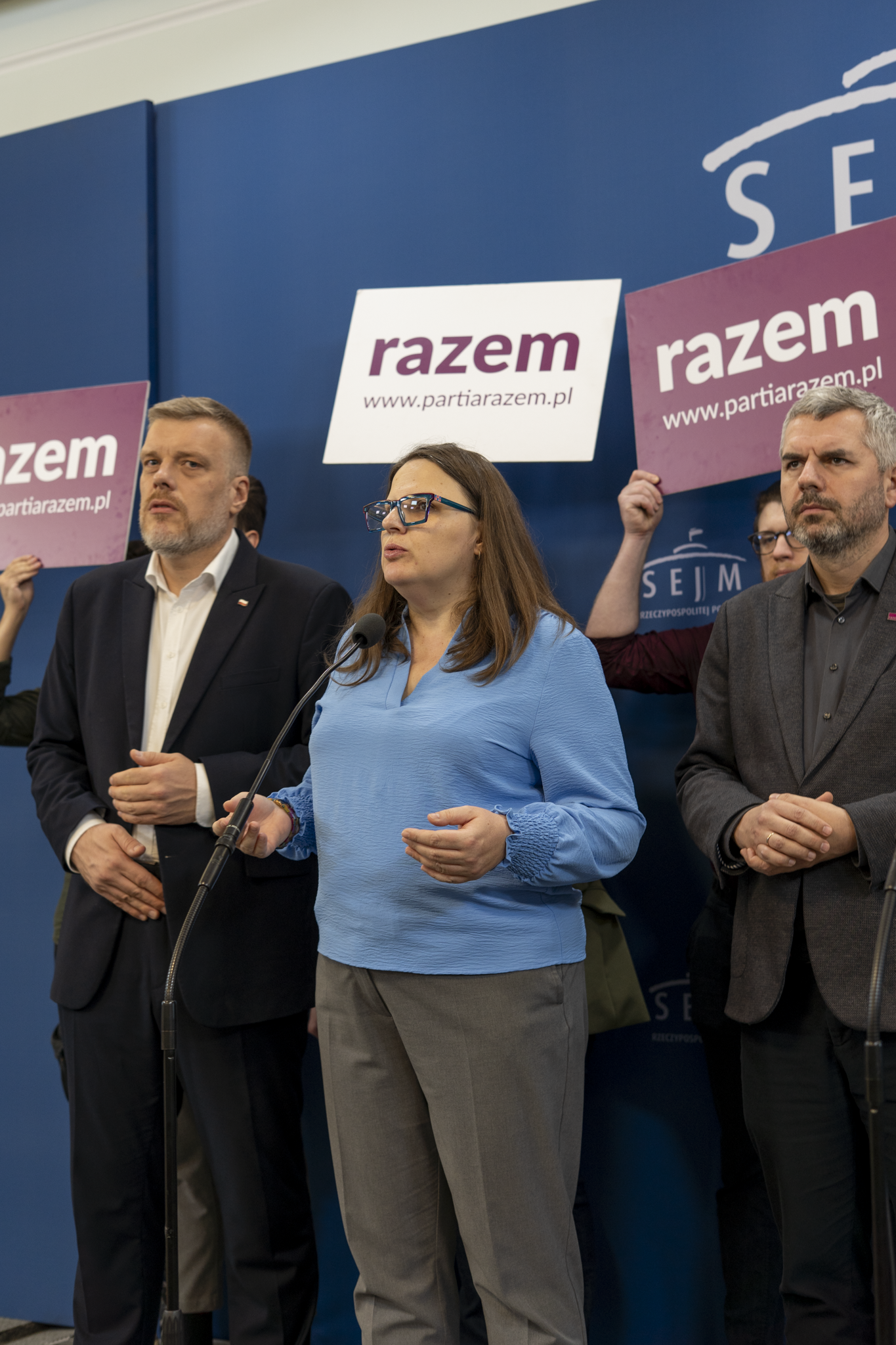 Marta Stożek podczas konferencji w Sejmie fot. Bartosz Miszta z Razem