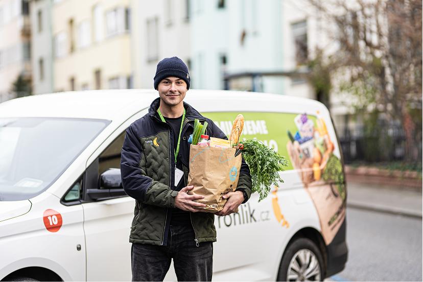 Rohlík investuje do kurýrů, aby posílil svůj špičkový zákaznický servis