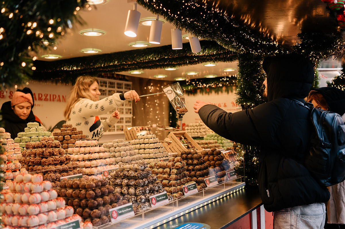 Hlavné a Primaciálne námestie zaplní 74 stánkov s pestrým sortimentom. Zdroj BKIS: archív BKIS