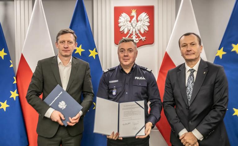 PKO Bank Polski i Policja łączą siły, by skuteczniej chronić seniorów i młodzież przed oszustami