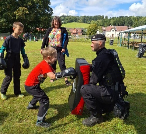 Kokonínští hasiči slavili 155 let, připojili se k nim i strážníci
