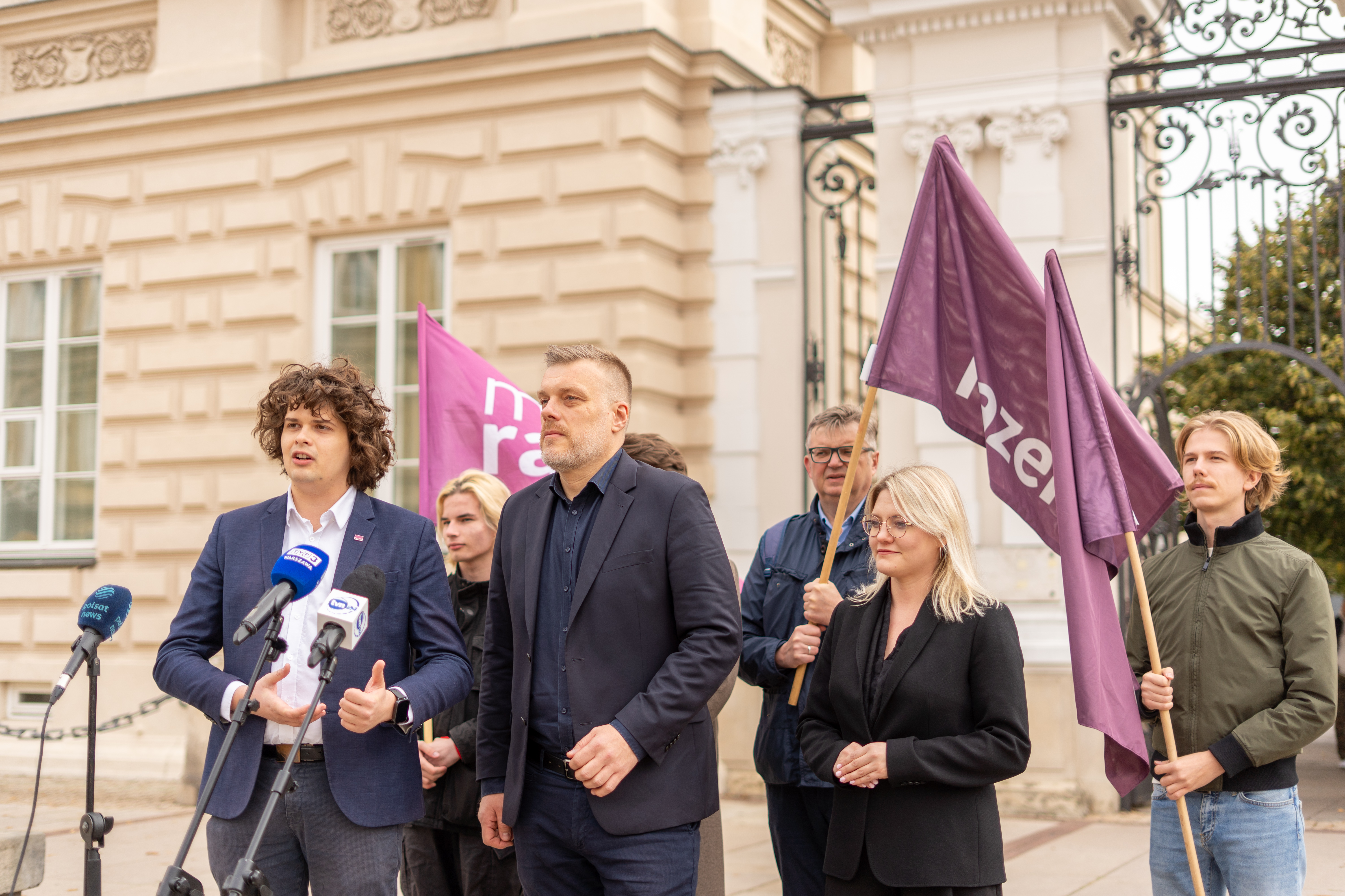 Mateusz Merta, Adrian Zandberg i Aleksandra Owca na otwarcie roku akademickiego fot. Bartosz Miszta