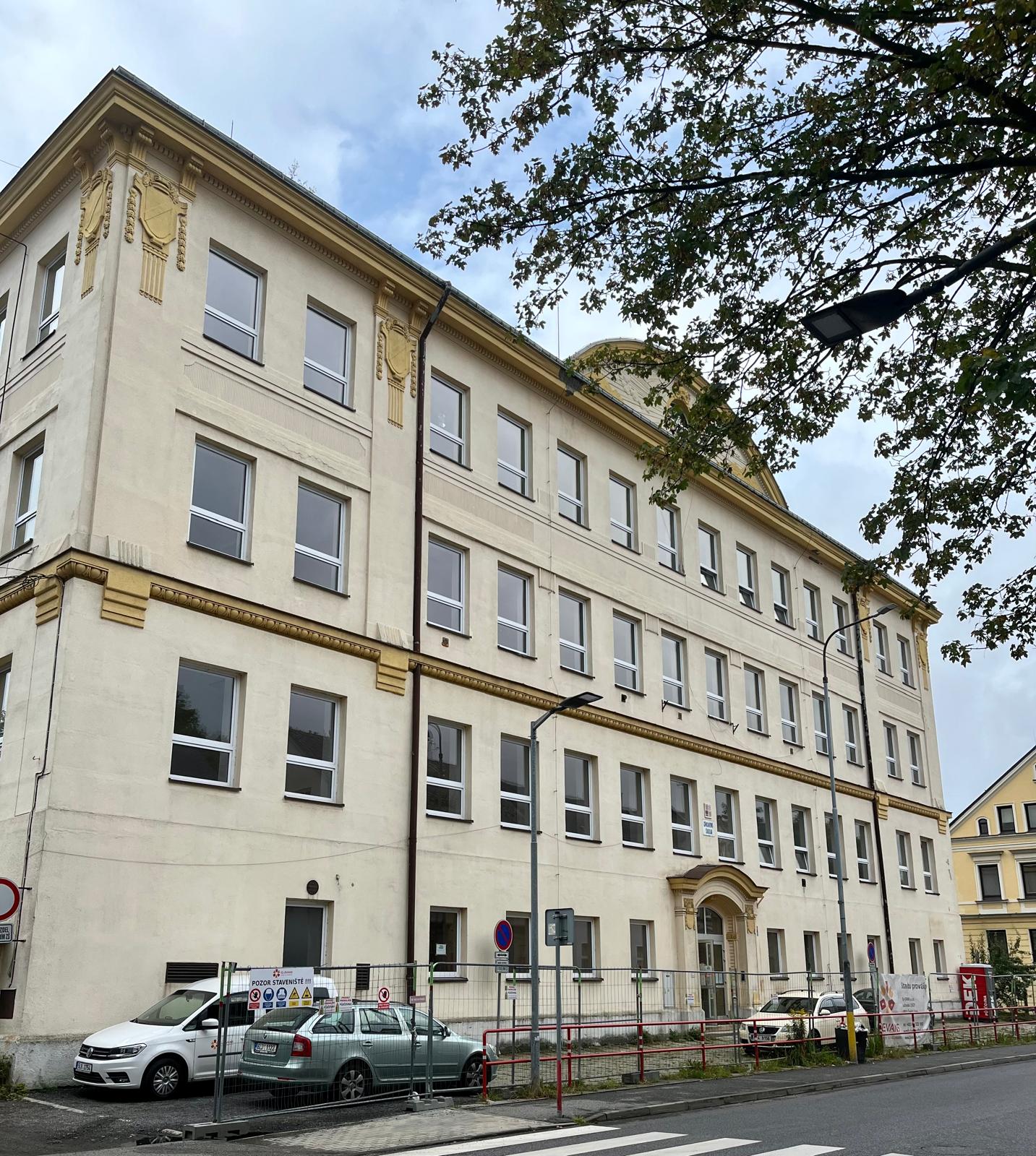 Děti a učitelé se do ZŠ 5. května vrátí v polovině září