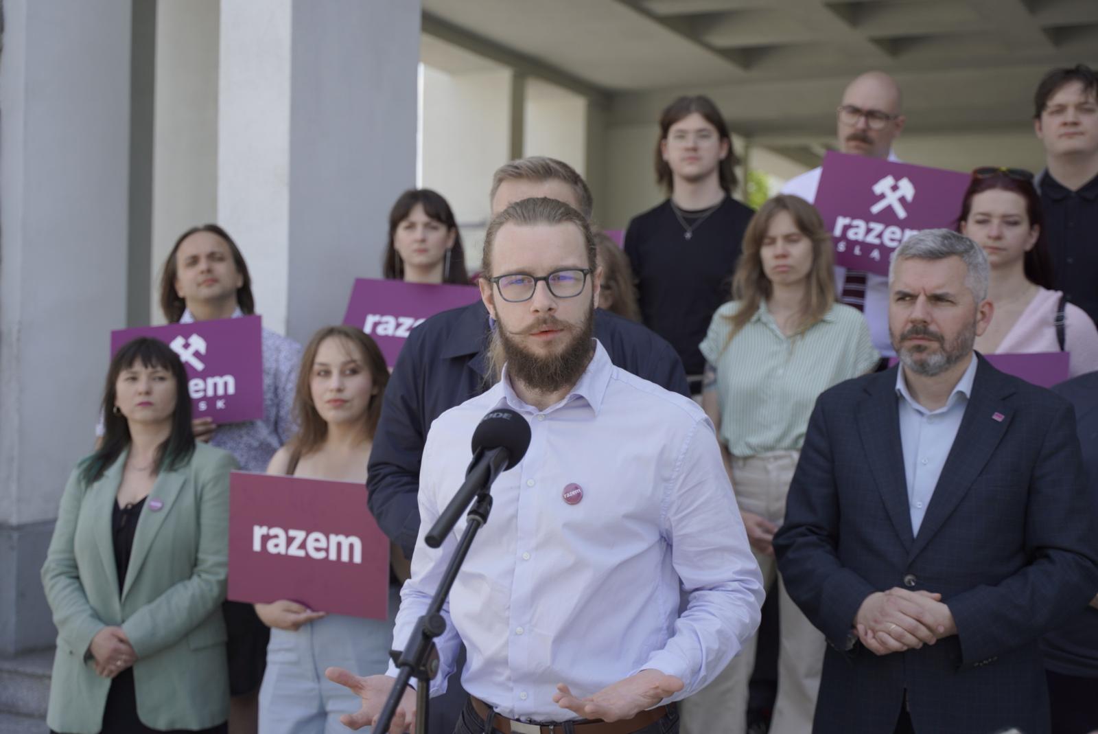 Kacper Kuta podczas konferencji w Gliwicach fot. Bartosz Miszta z Razem (do swobodnego wykorzystania)