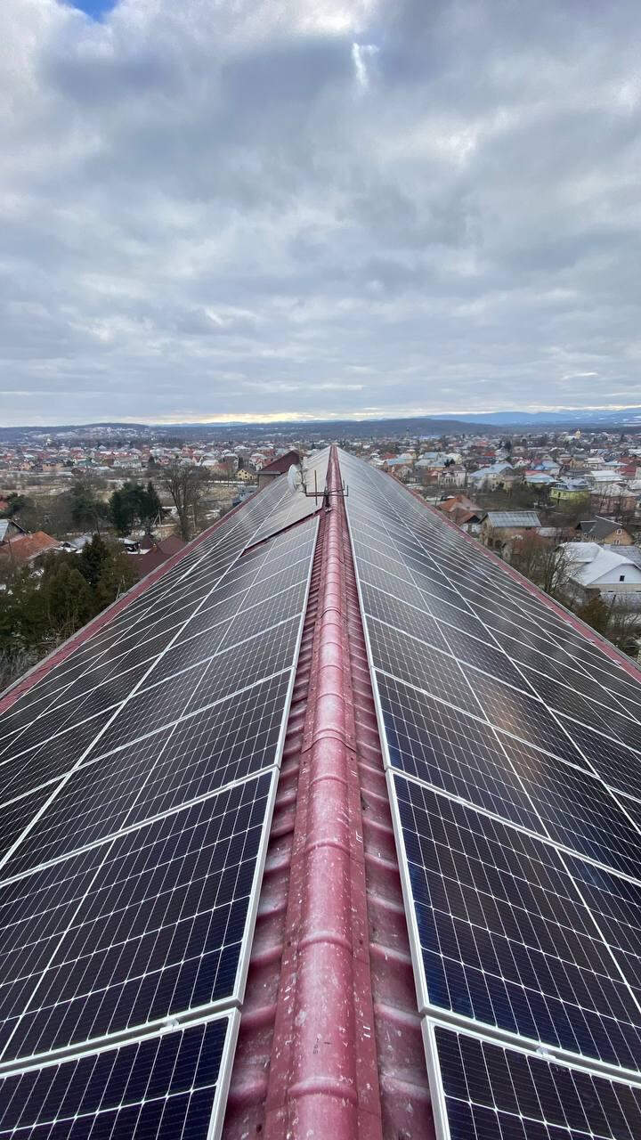 Solární elektrárna od E.ONu pomáhá energetické nezávislosti nemocnici v Kolomyji