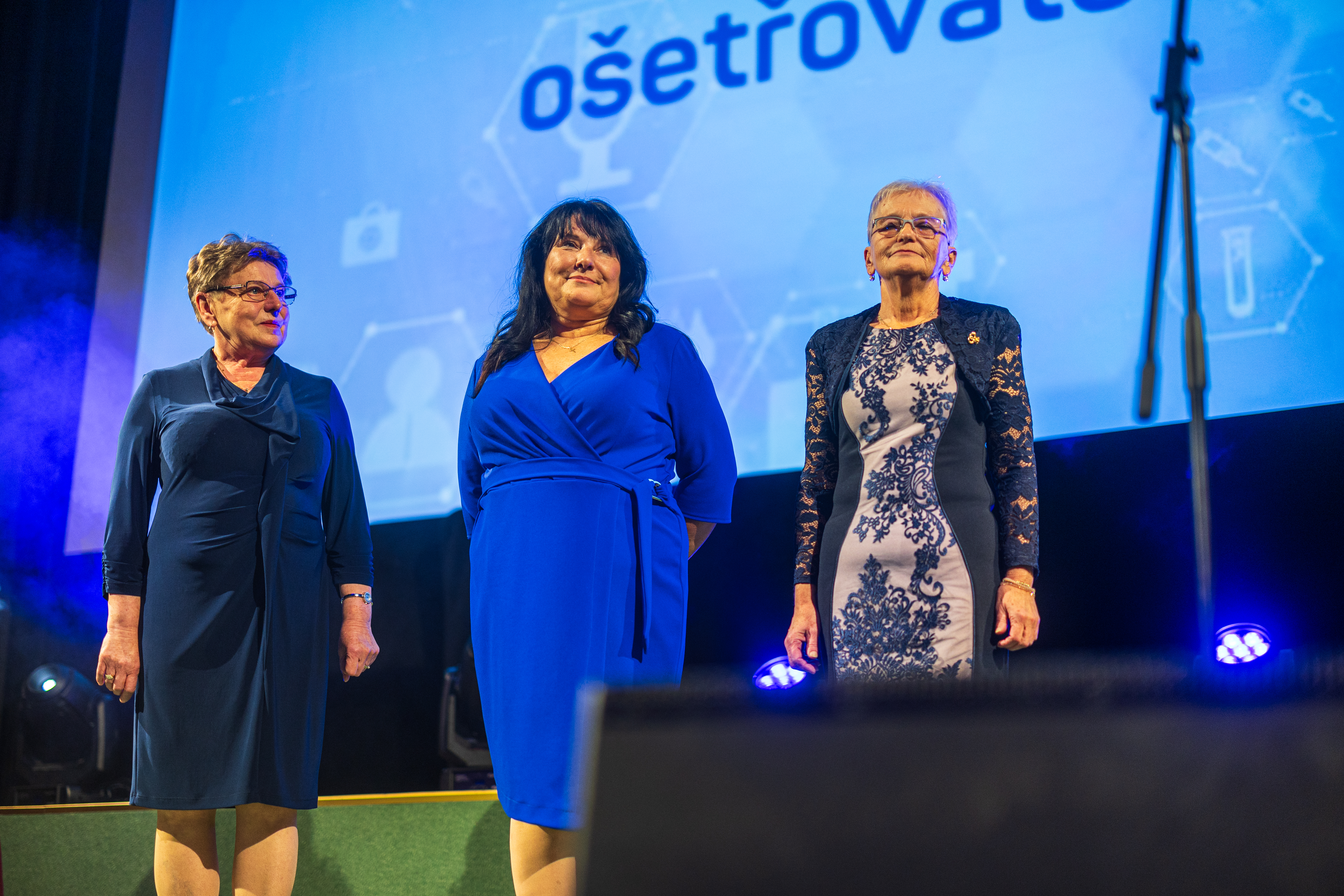 Sestra v přímé ošetřovatelské péči (zleva Jiřina Mašková, Iveta Kociánová a Lenka Caklová)